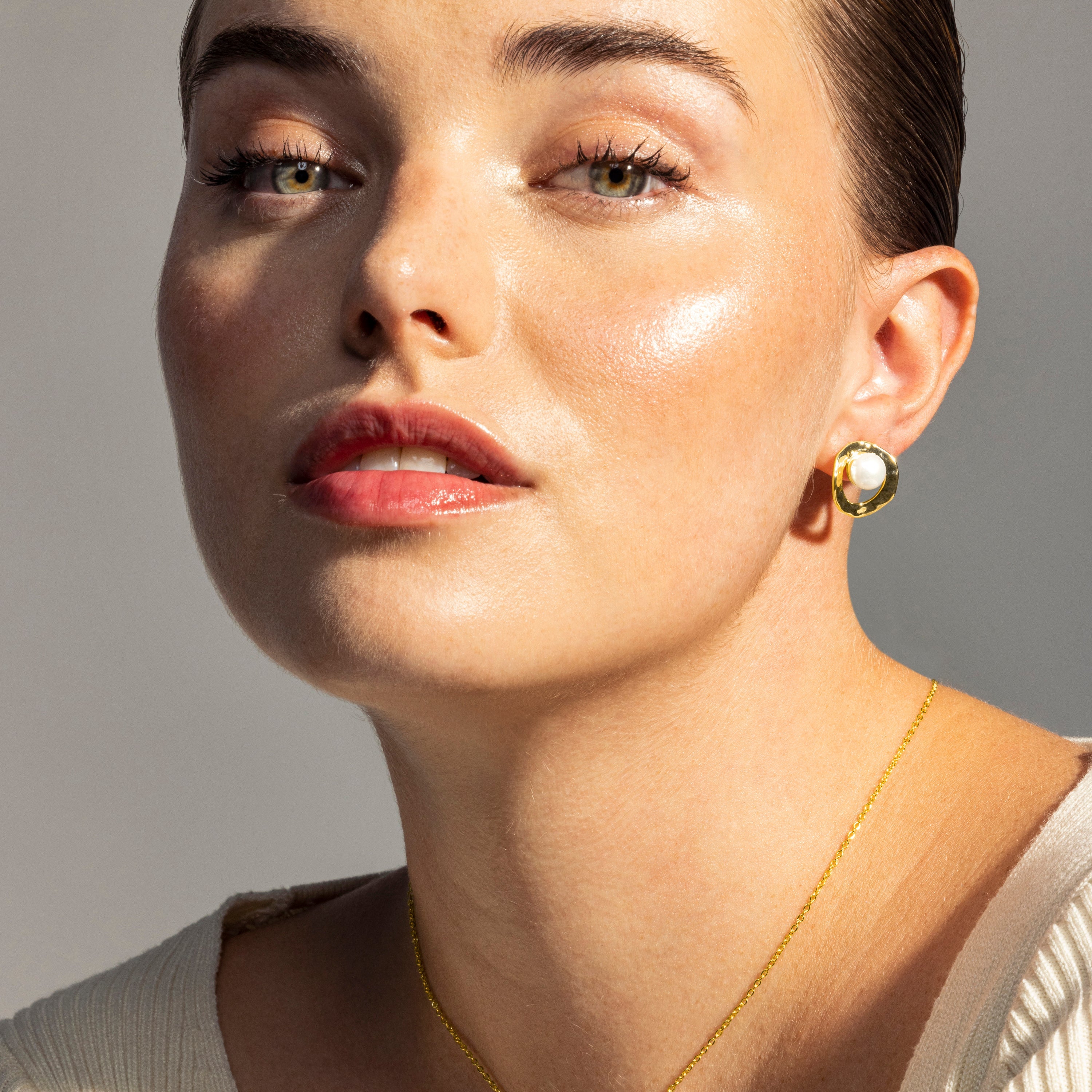 Pendientes acabados en oro amarillo 18K - Jaya