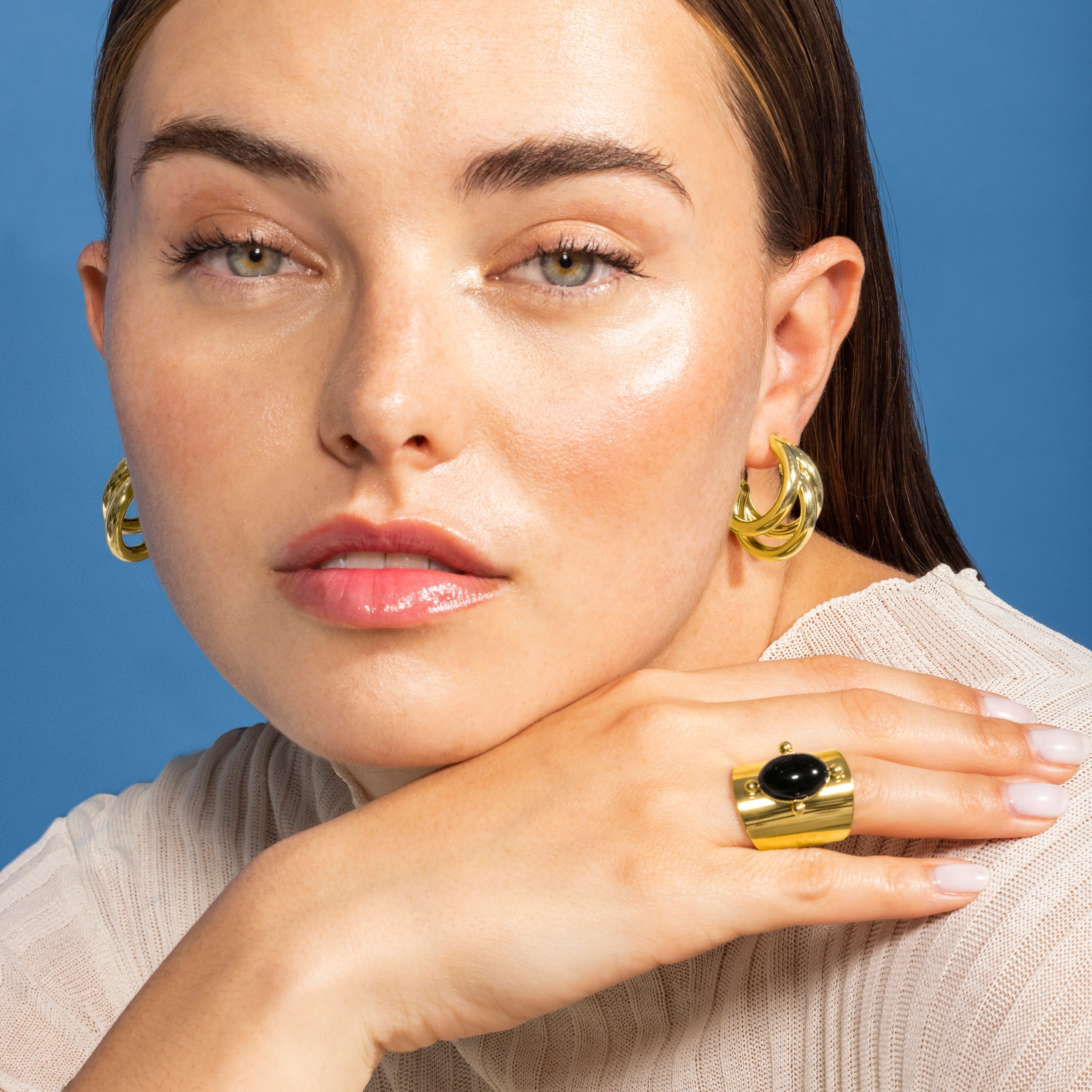 Pendientes acabados en oro amarillo 18K - Carorsa