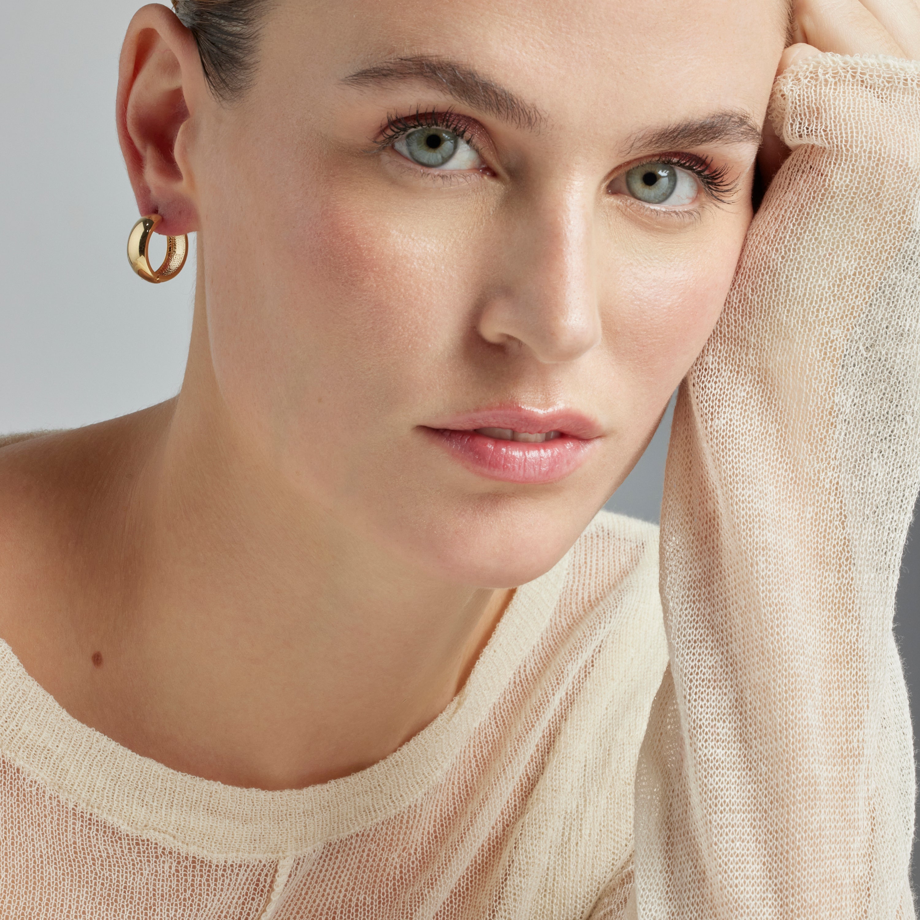 Pendientes acabados en oro amarillo 18K - Apruk