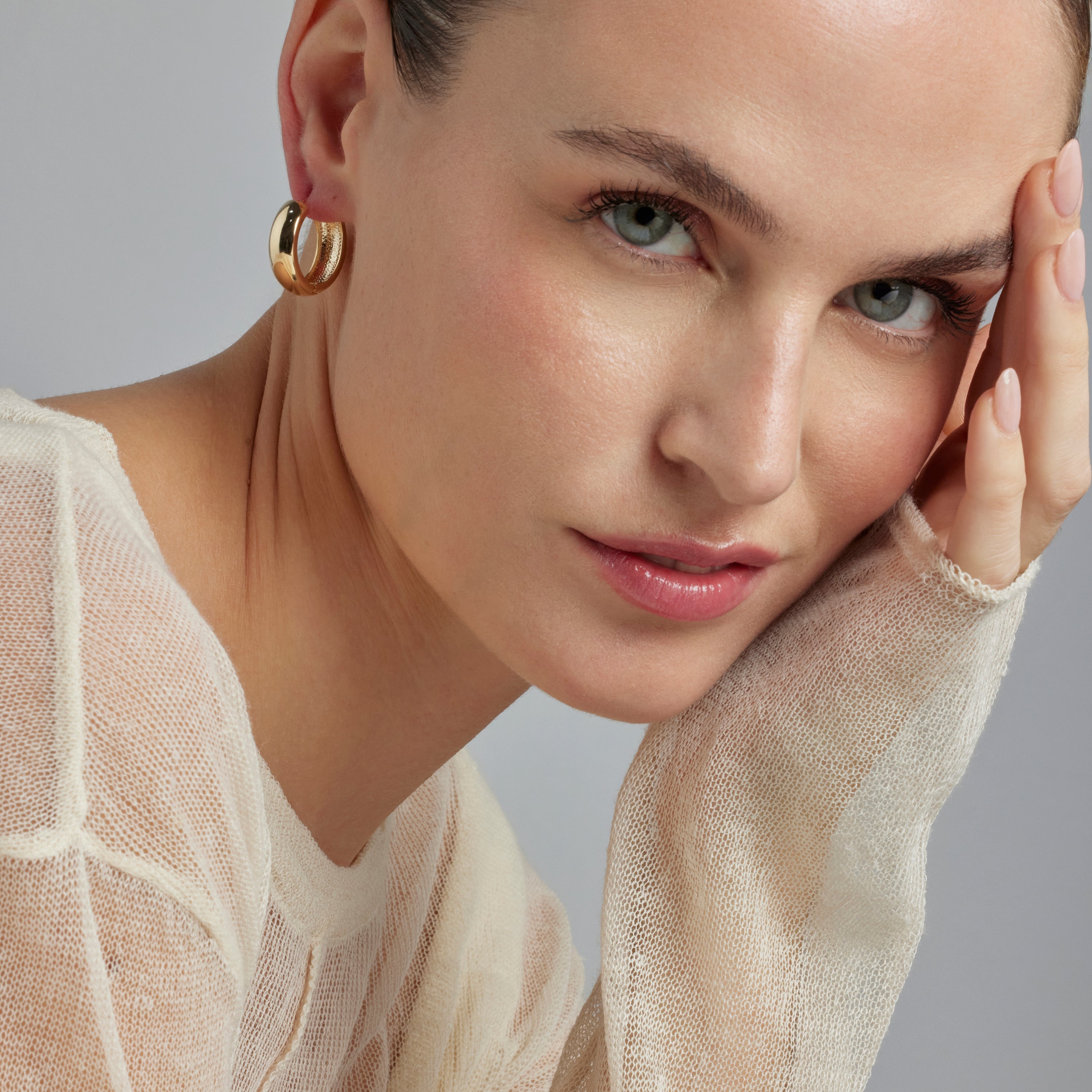 Pendientes acabados en oro amarillo 18K - Apruk