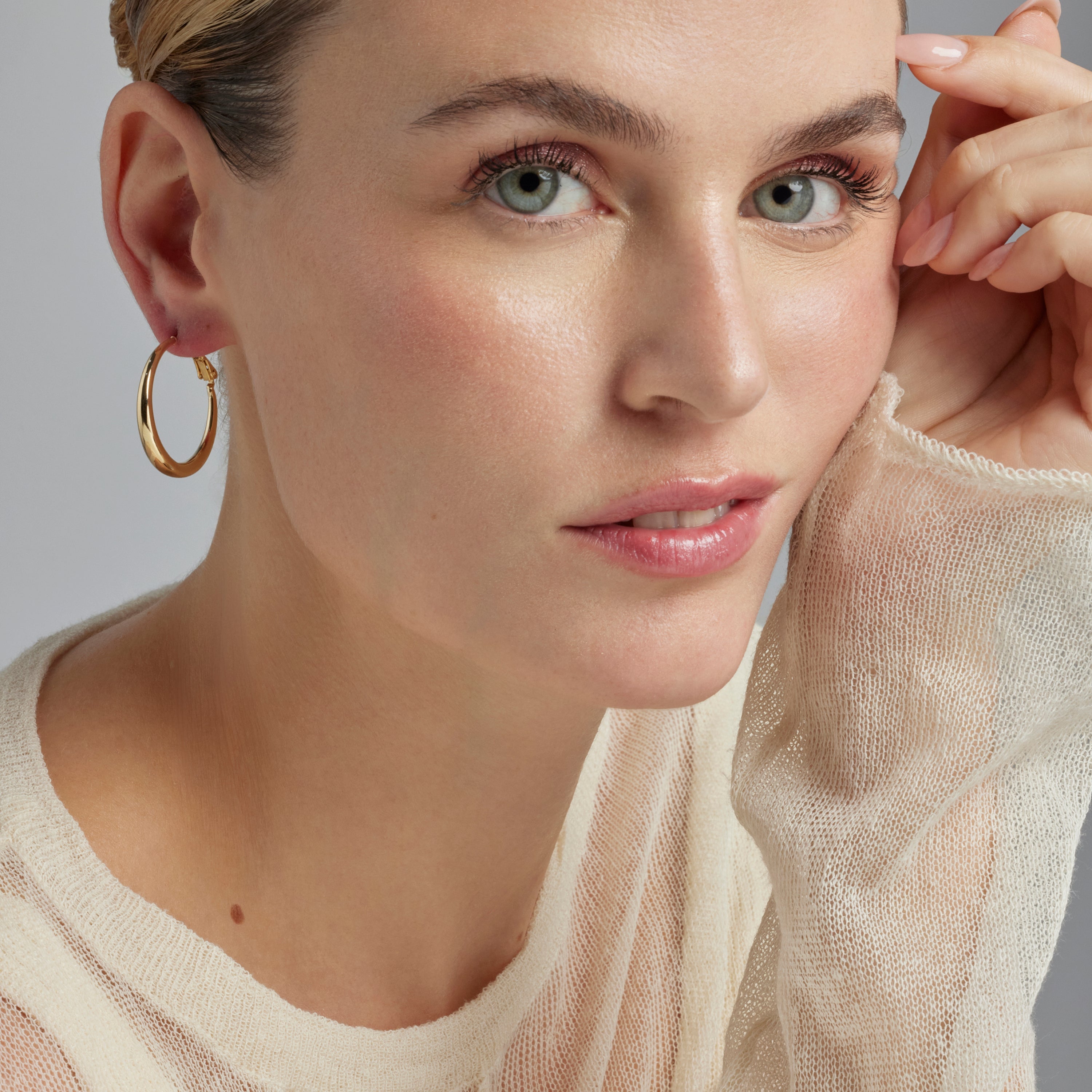 Pendientes acabados en oro amarillo 18K - Qupa