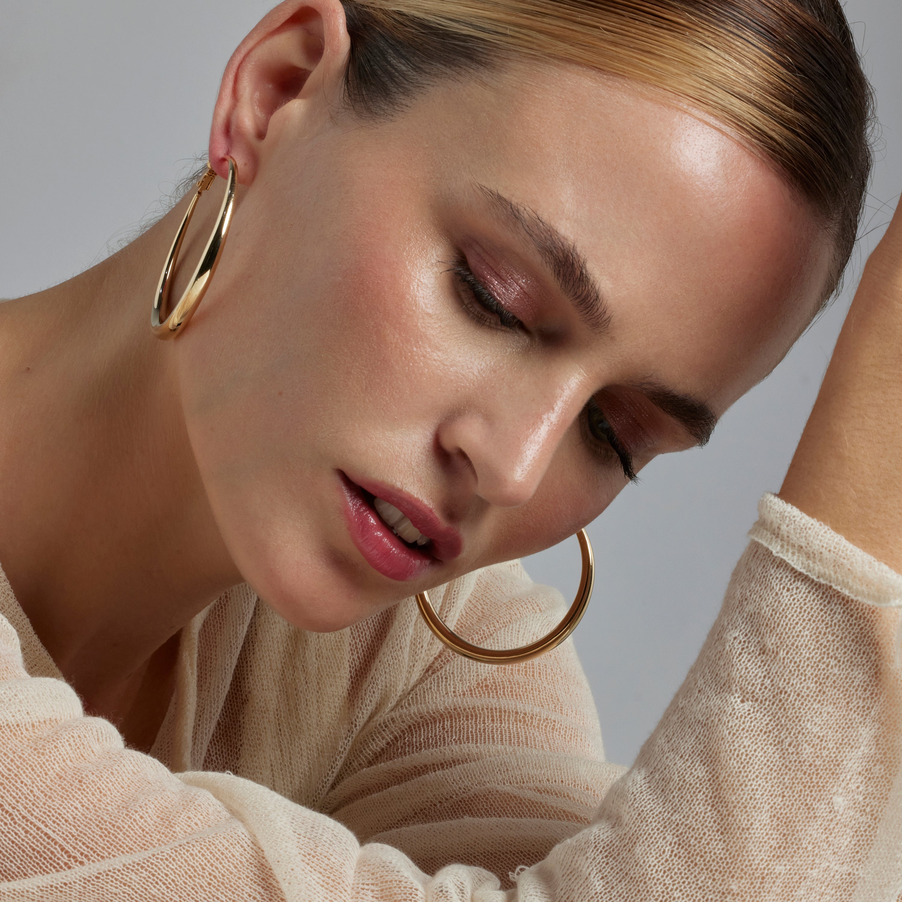 Pendientes acabados en oro amarillo 18K - Qupa