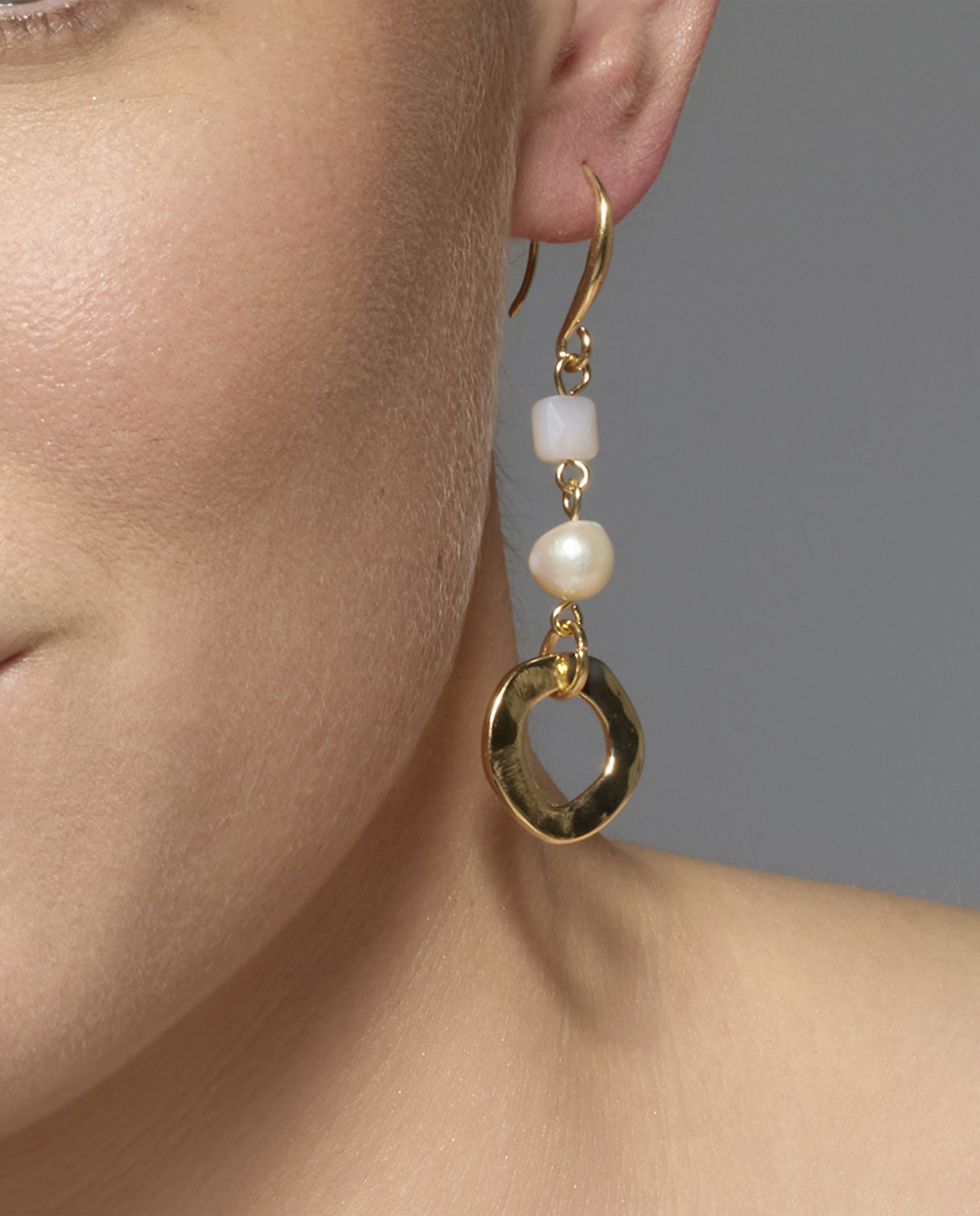 Boucles d'oreilles en or jaune 18k et perle blanche - Diriki