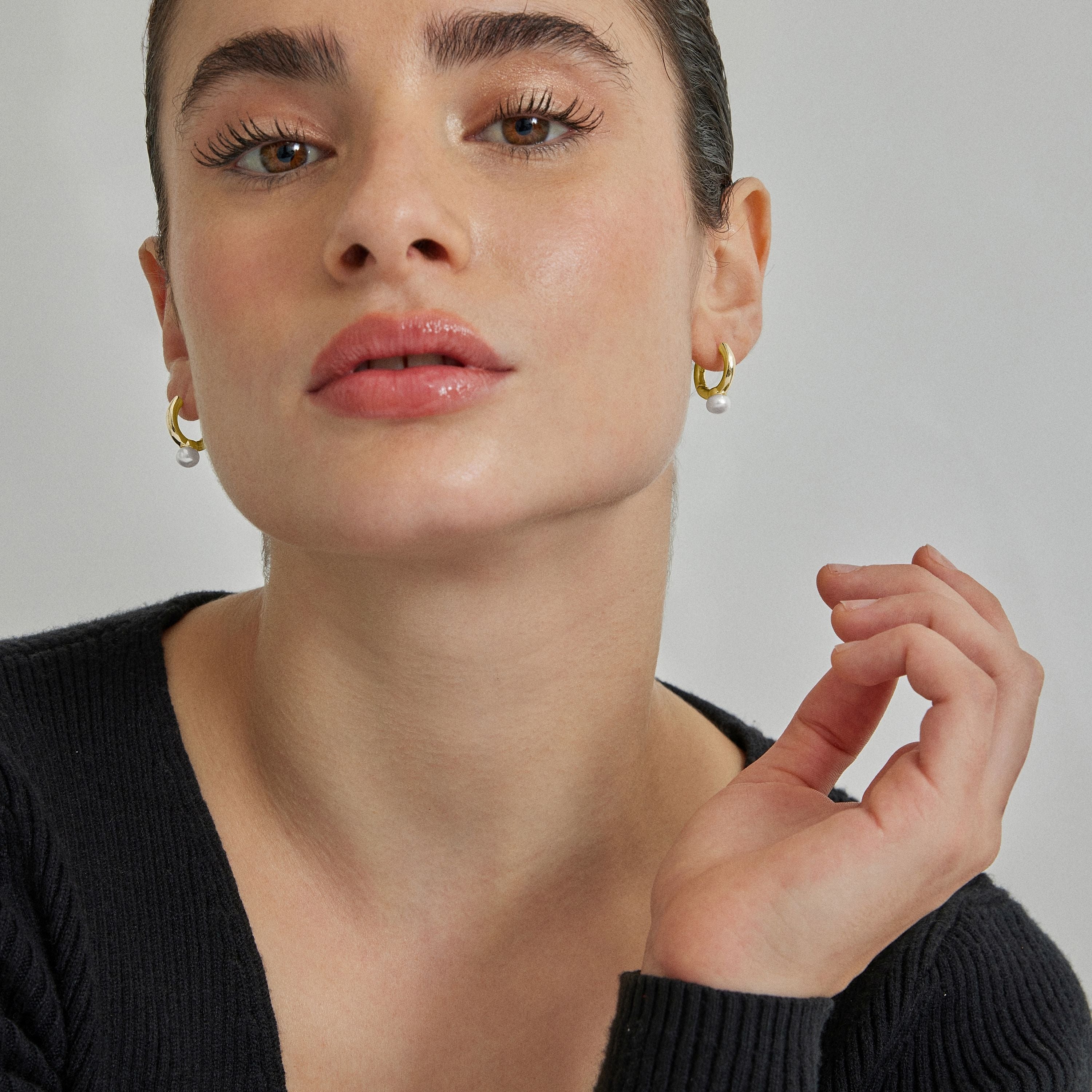 Pendientes de Perla Blanca acabados en oro amarillo 18K - Uldi