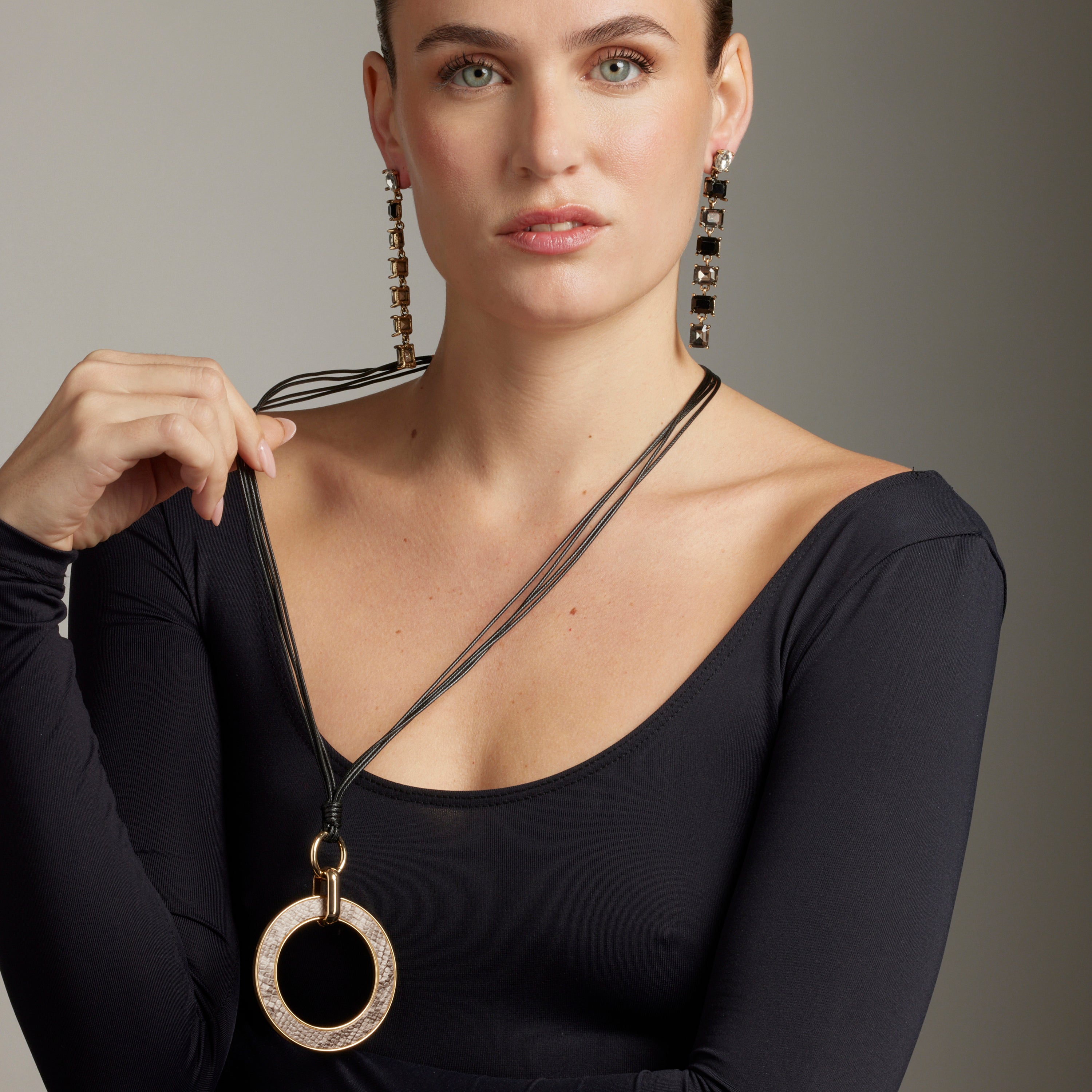 Pendientes con Cristal Negro acabado oro 18k - Moray