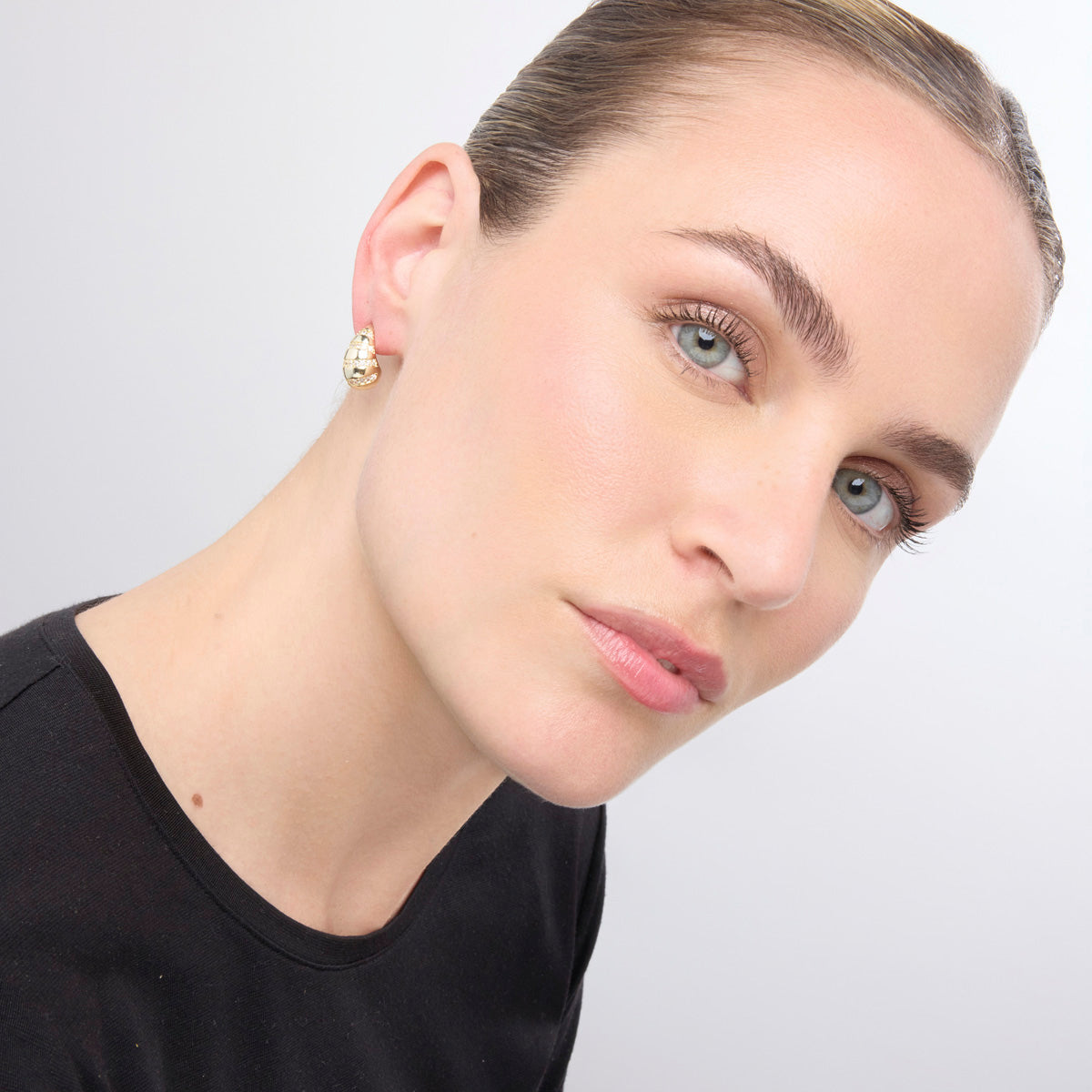 Pendientes acabado oro amarillo de 18k y Circonita Brillante - Thora