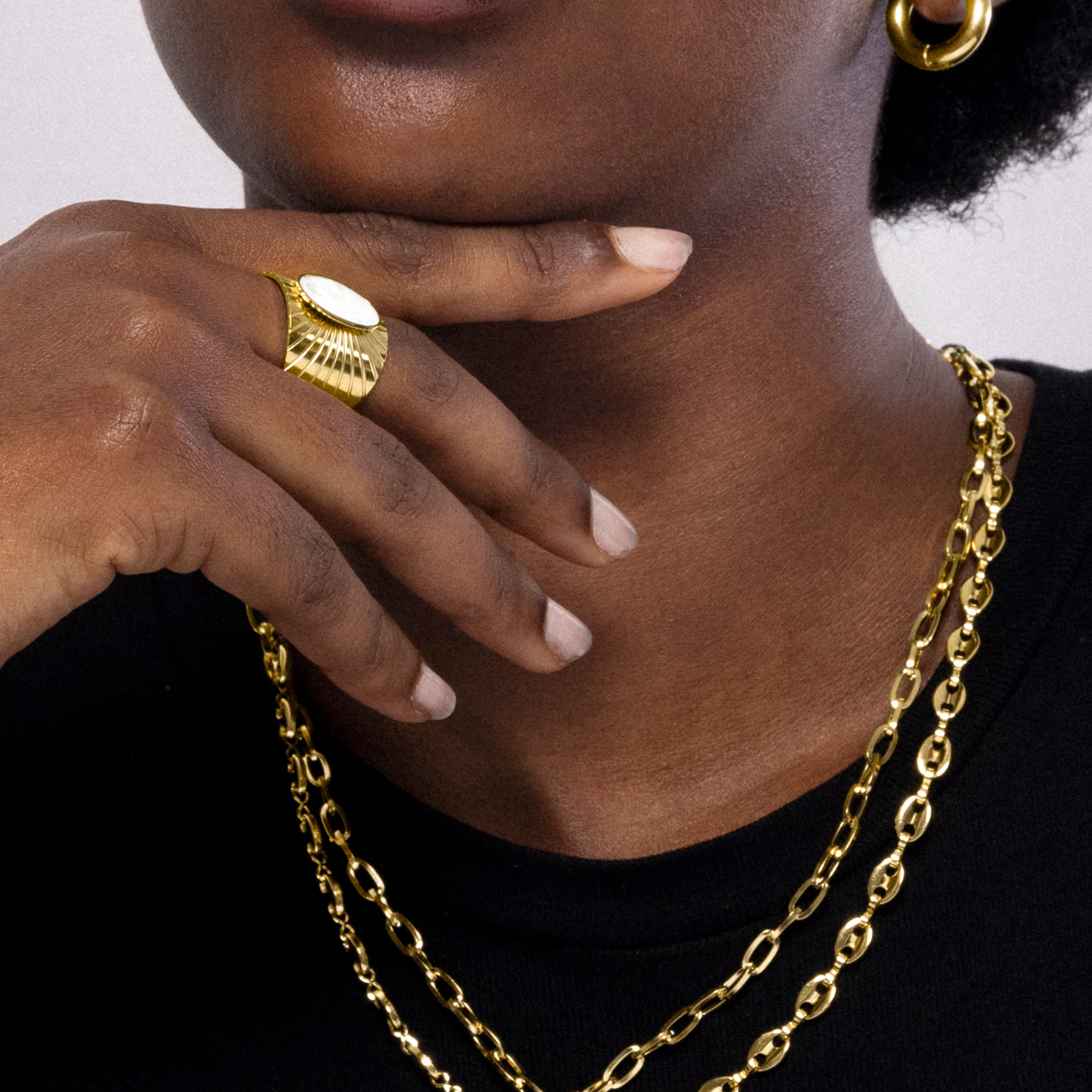 Anillo de Madreperla Blanca acabado en oro amarillo 18K - Anleh
