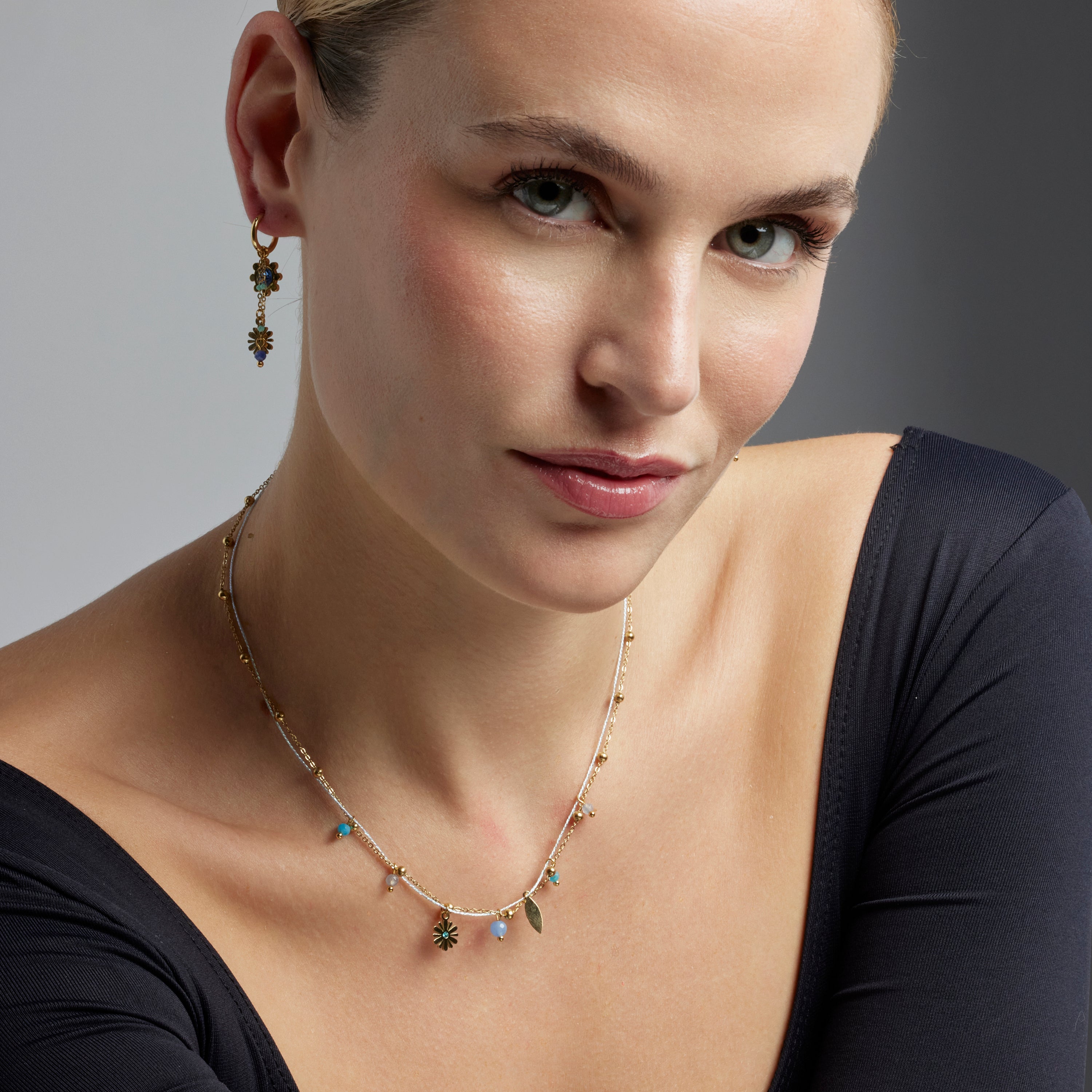 Collier avec cristal bleu finition or 18k - Thase