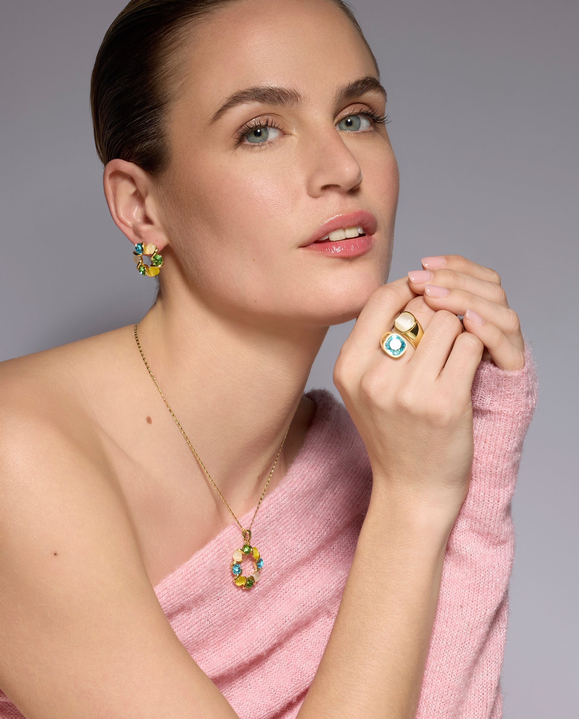Anillo acabado oro amarillo de 18k y Cristal Azul - Sethi
