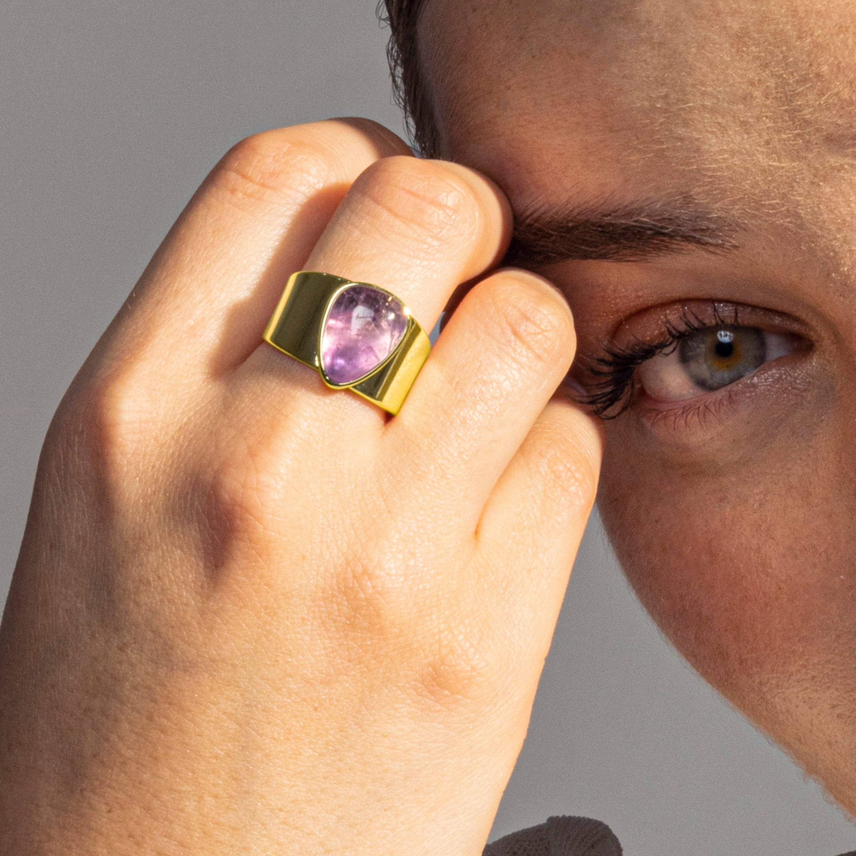 Natürlicher Amethystring mit 18K Gelbgold-Finish - Sheak