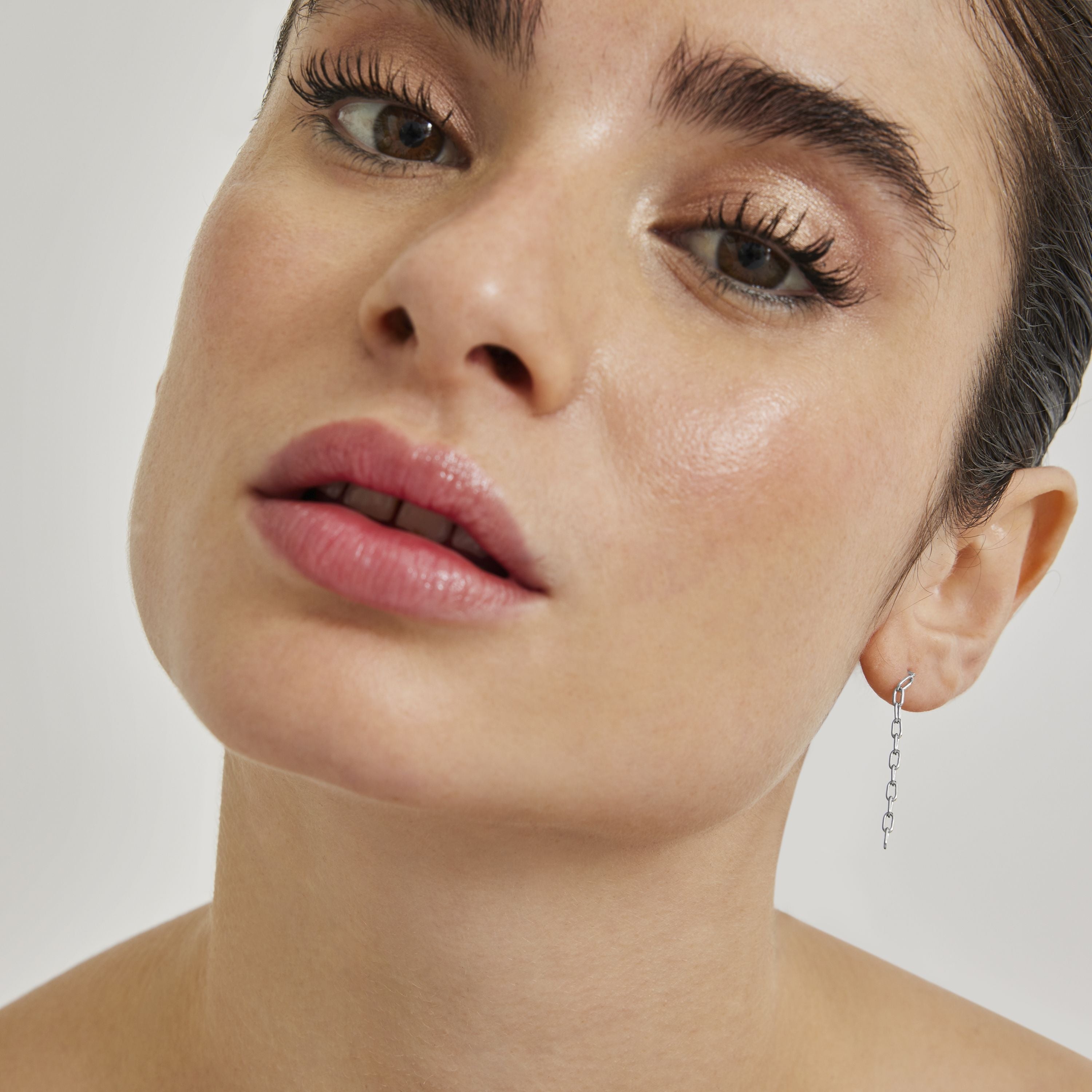 Boucles d'oreilles finies en rhodium - Ahud