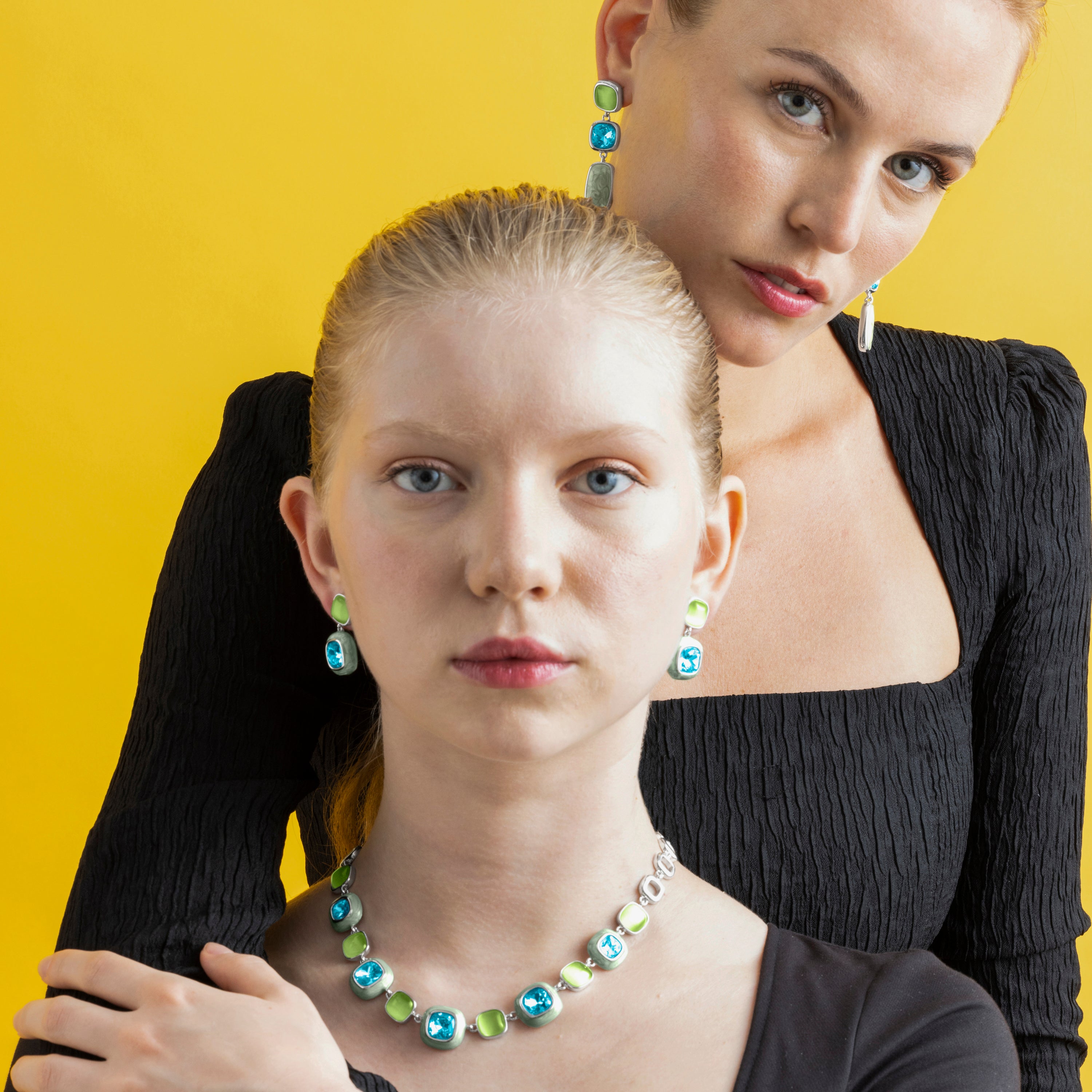 Collier avec cristal bleu finition argent - Drogolo