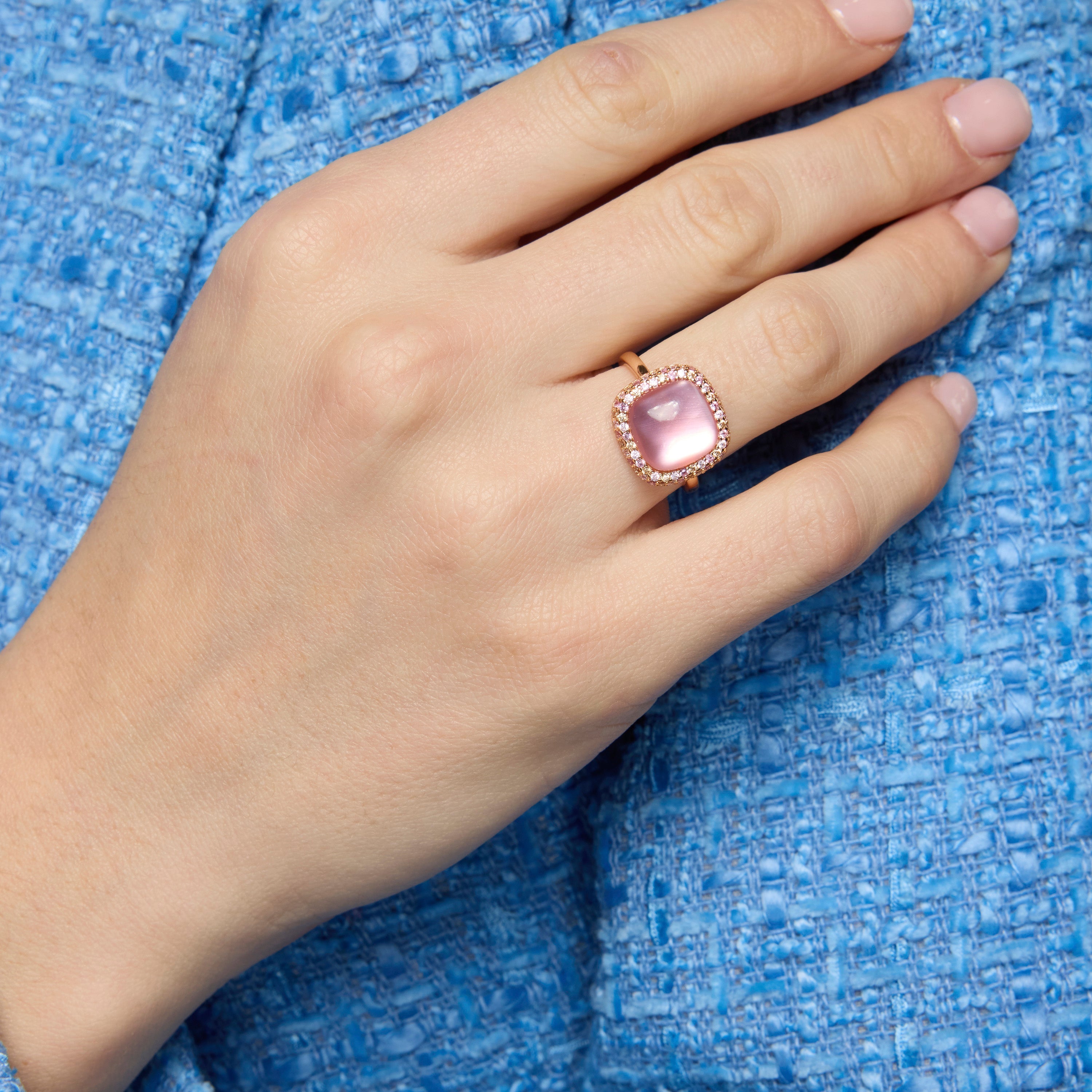Anillo de Plata de Ley 925 y Doblete de Madreperla Rosa / Cristal acabado oro amarillo de 18k - Baddal
