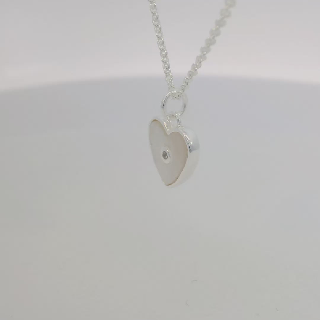 Collana finitura argento e Madreperla Bianca - Cuore