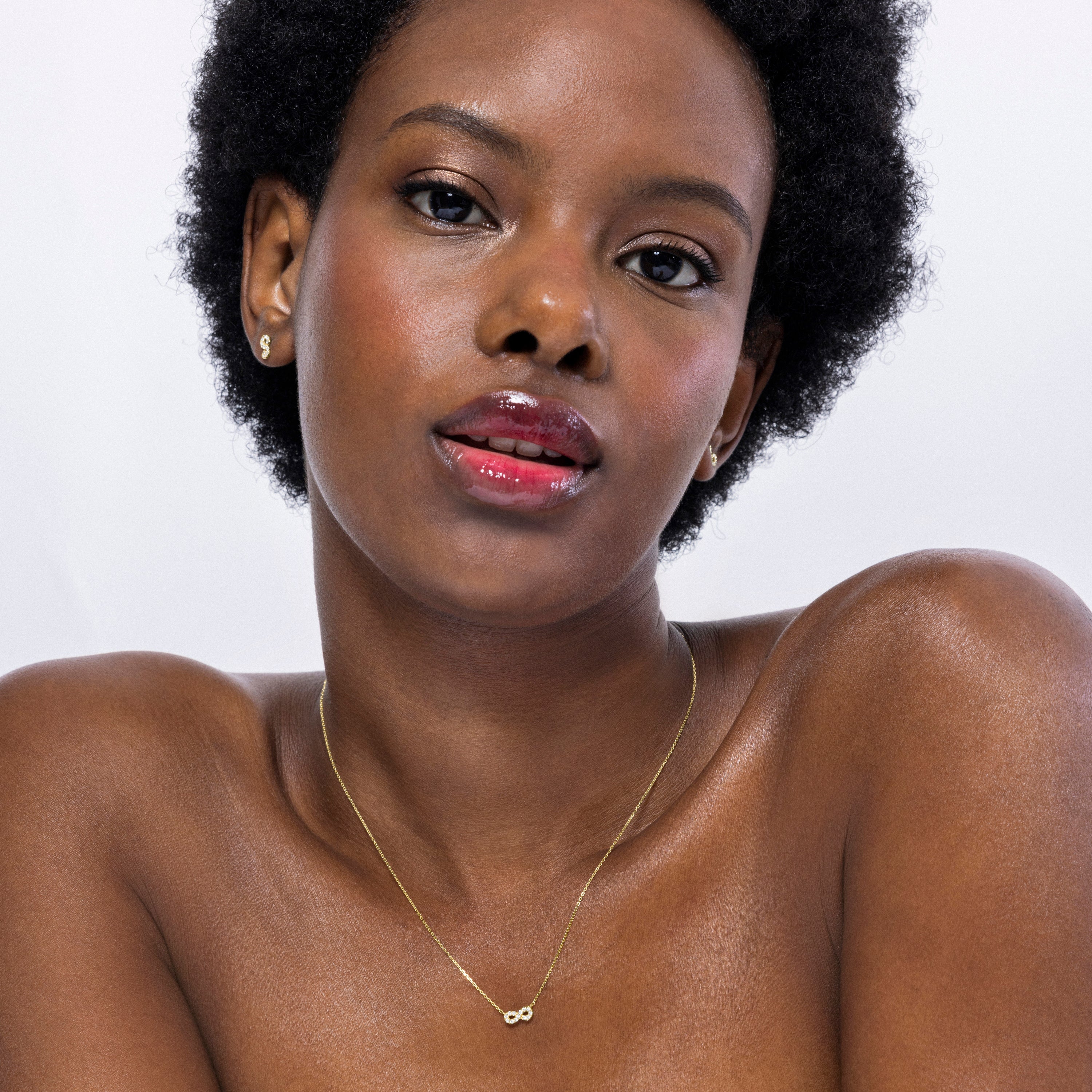 Pendientes Infinity oro de ley de 18k y diamantes