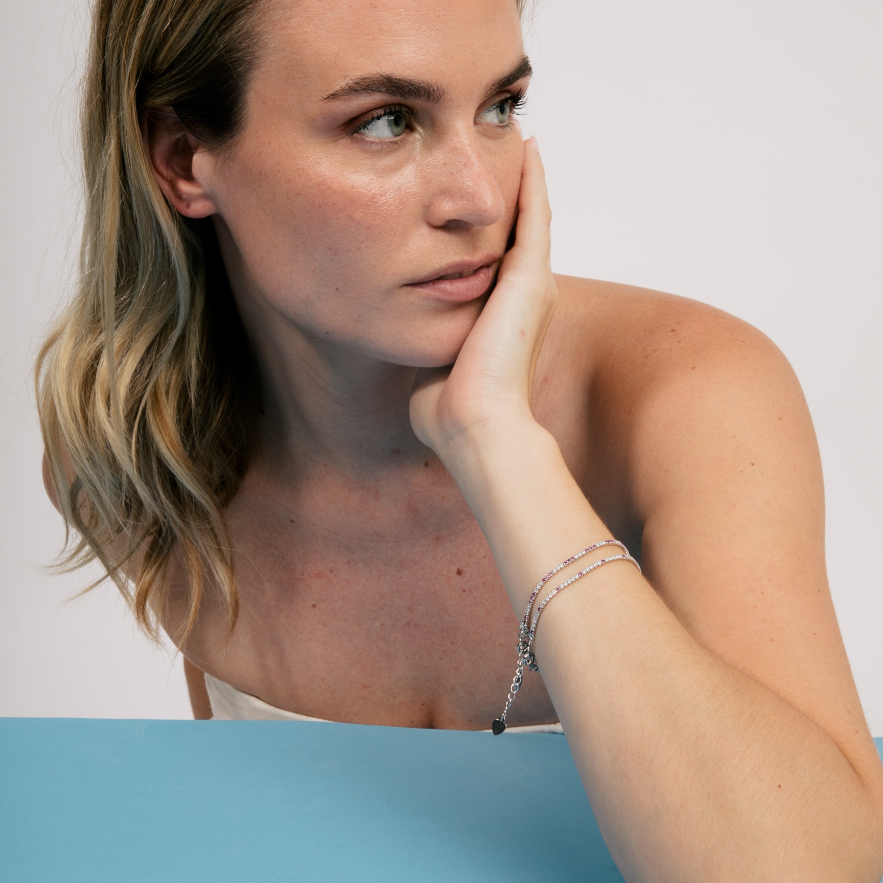 Pulsera de Plata de Ley 925 y Circonita Rubí acabado en rodio - Nuwo