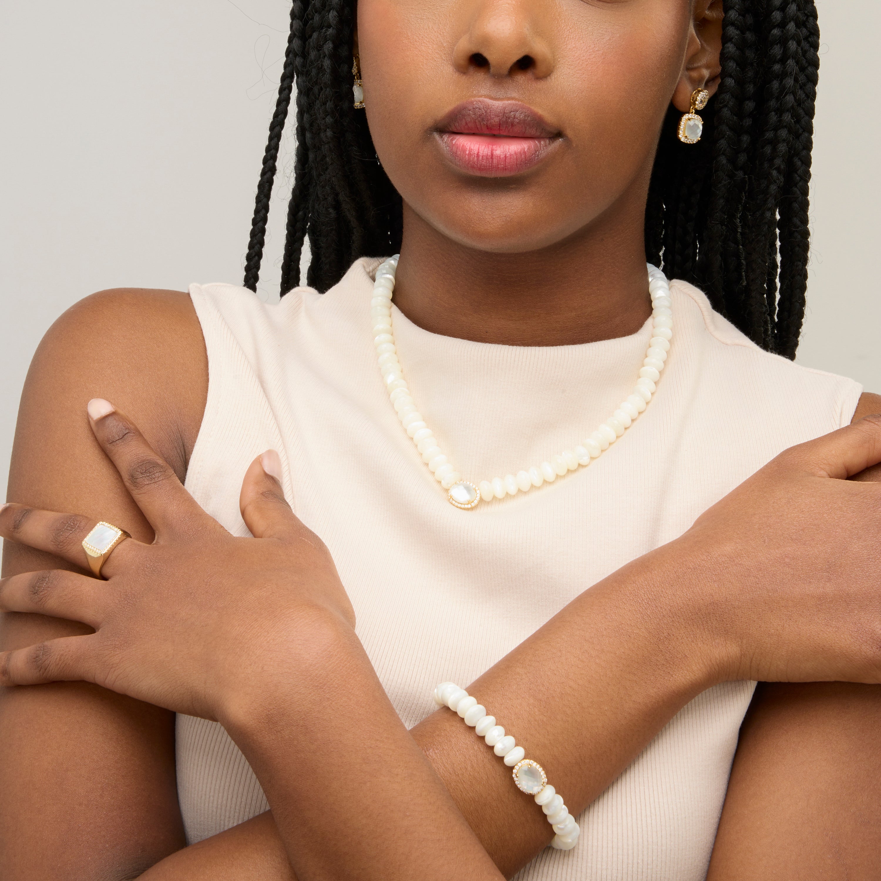 Pulsera de Plata de Ley 925 y Madreperla Blanca acabada en oro amarillo de 18k - Vithea