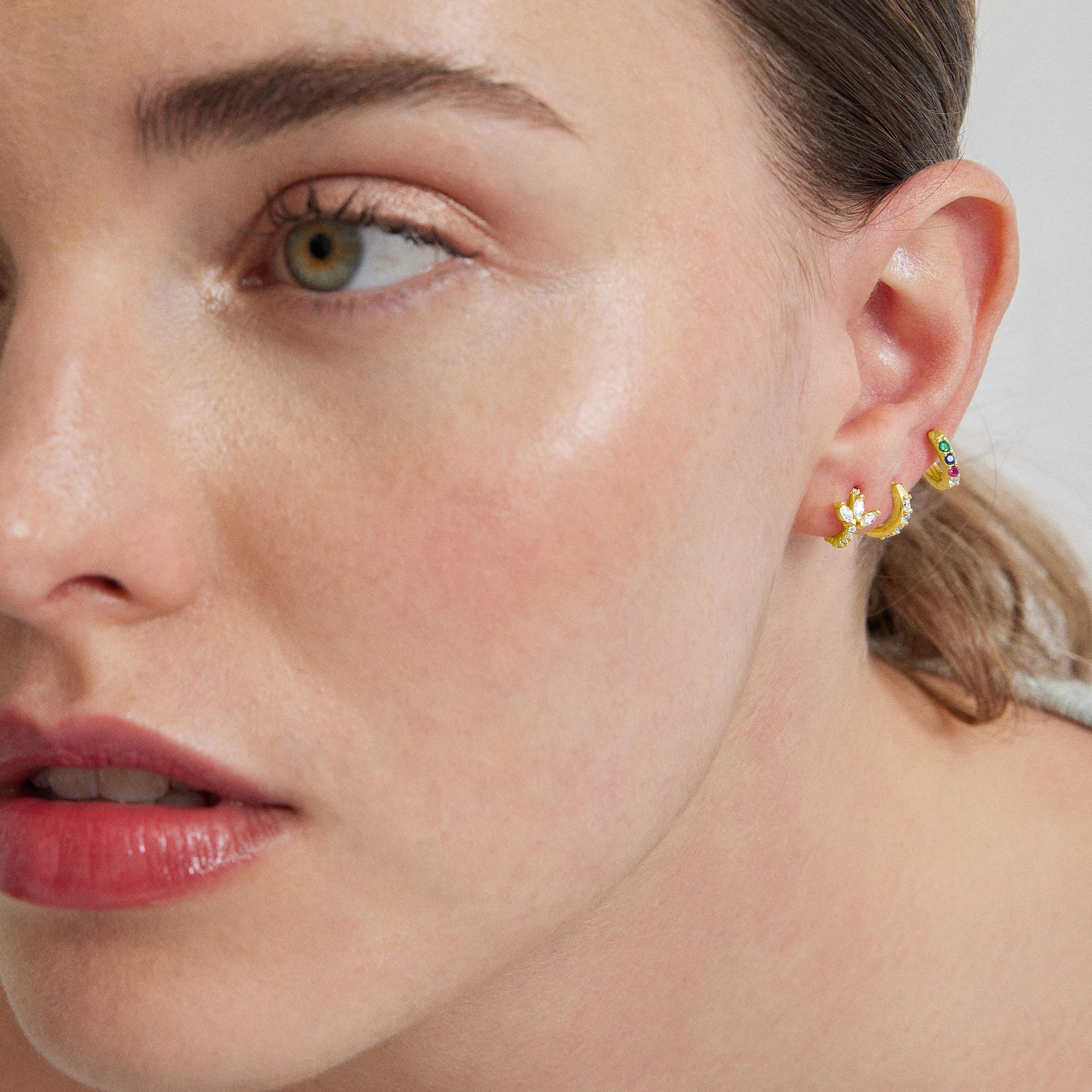 Piercing de Plata de Ley 925 con Circonita Multicolor acabado en oro amarillo de 18K - Zule