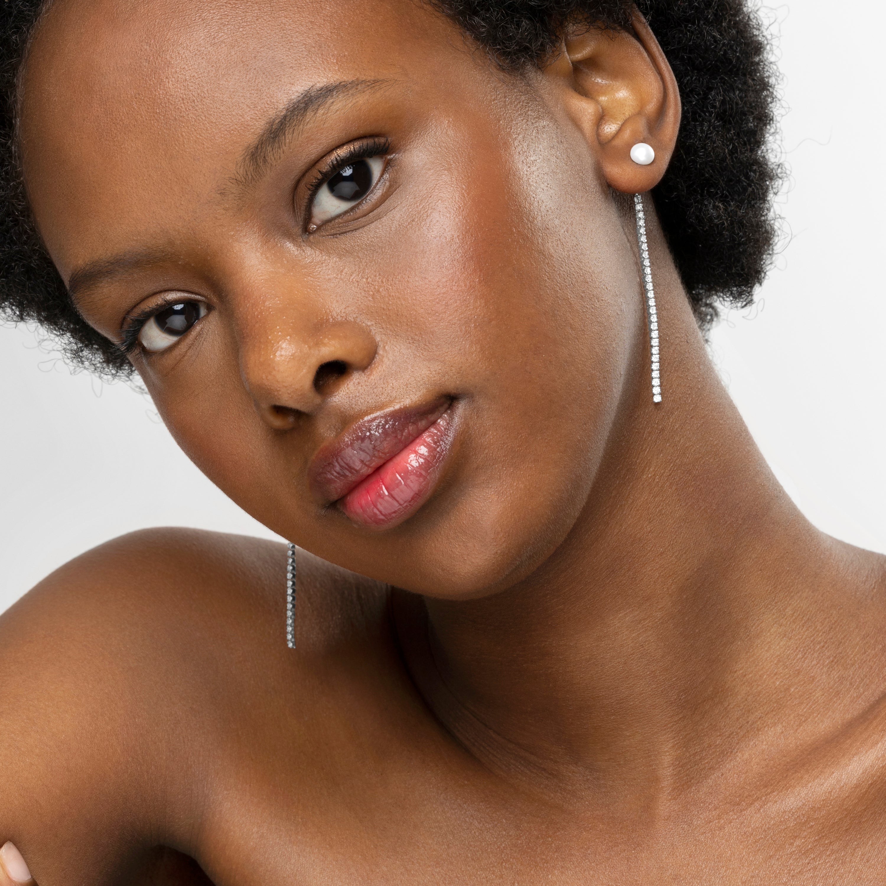 Pendientes de plata de ley 925 con Perla Blanca acabados en rodio - Emki