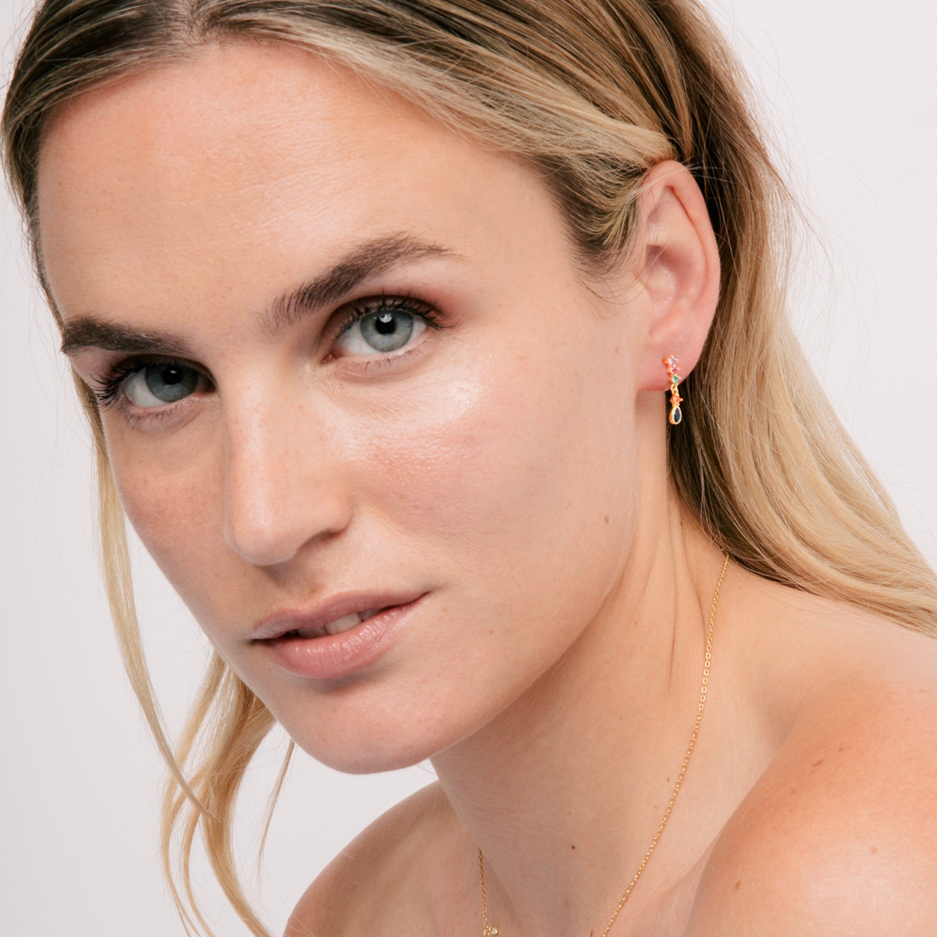 Pendientes de Plata de Ley 925 y Circonita Multicolor acabado en oro amarillo 18k - Rakra