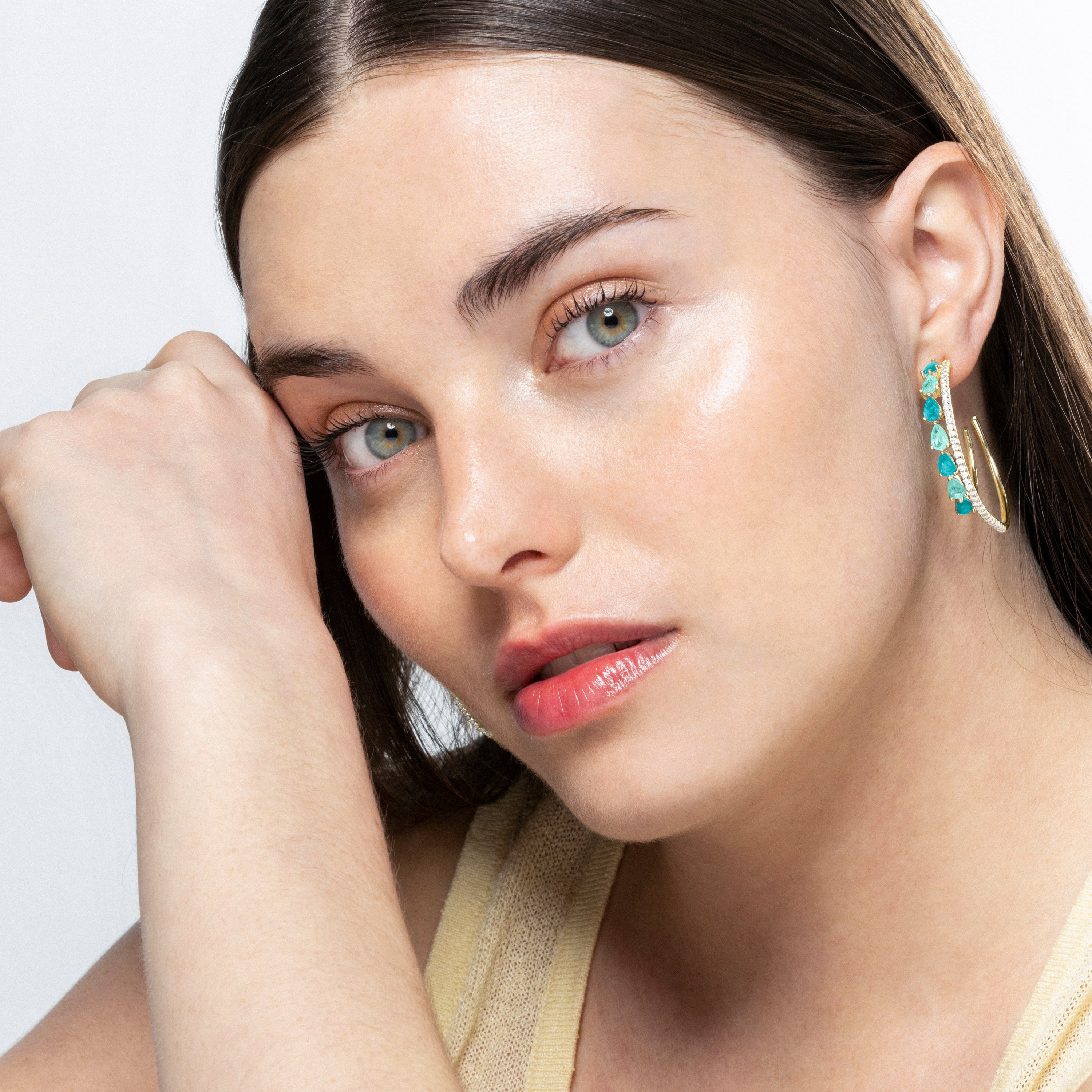 Pendientes de Plata de Ley 925 y Cuarzo Hidrotermal Verde Claro acabados en oro amarillo de 18k - Ozvi