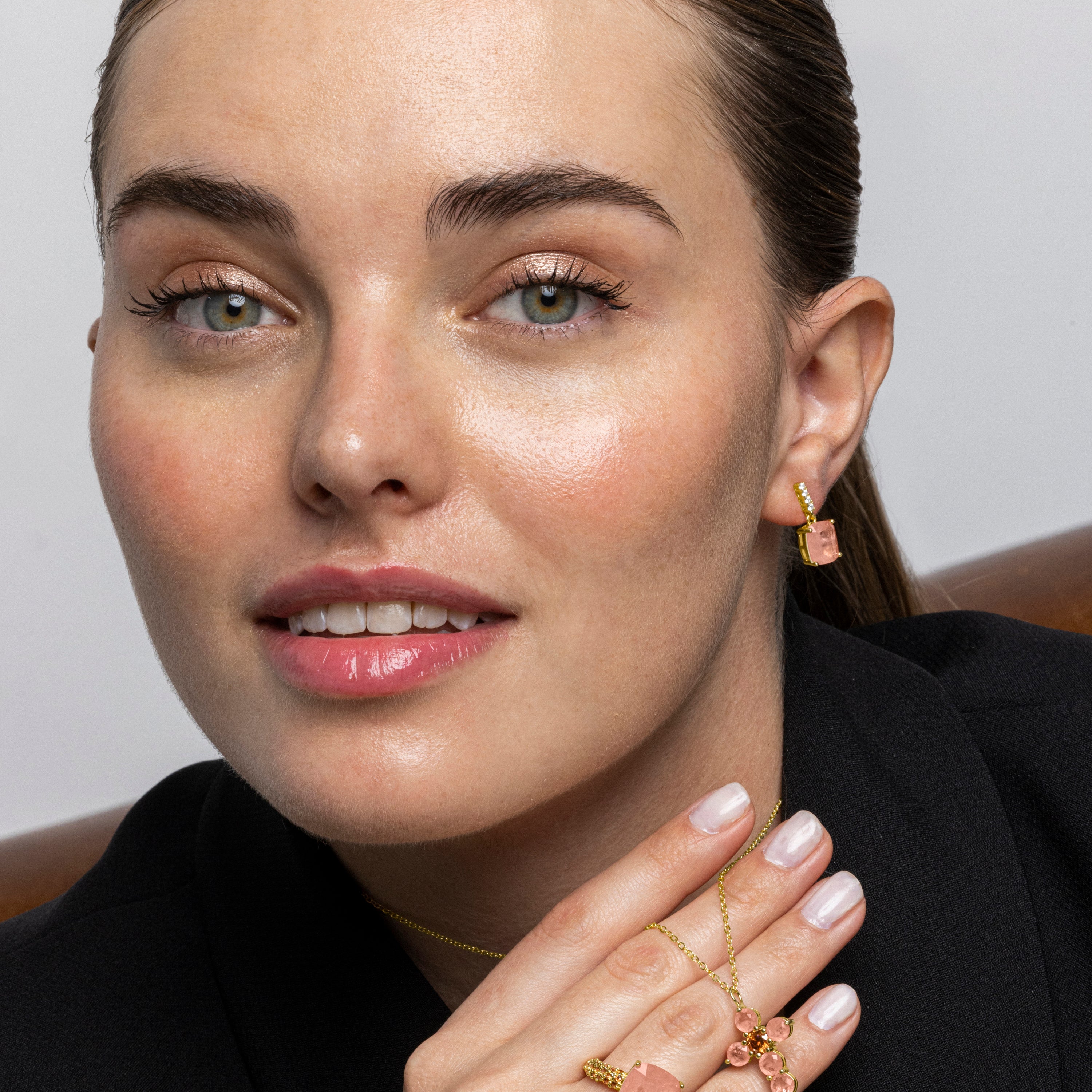 Pendientes de Plata de Ley 925 y Cuarzo Hidrotermal Salmón acabado en rodio - Dinca