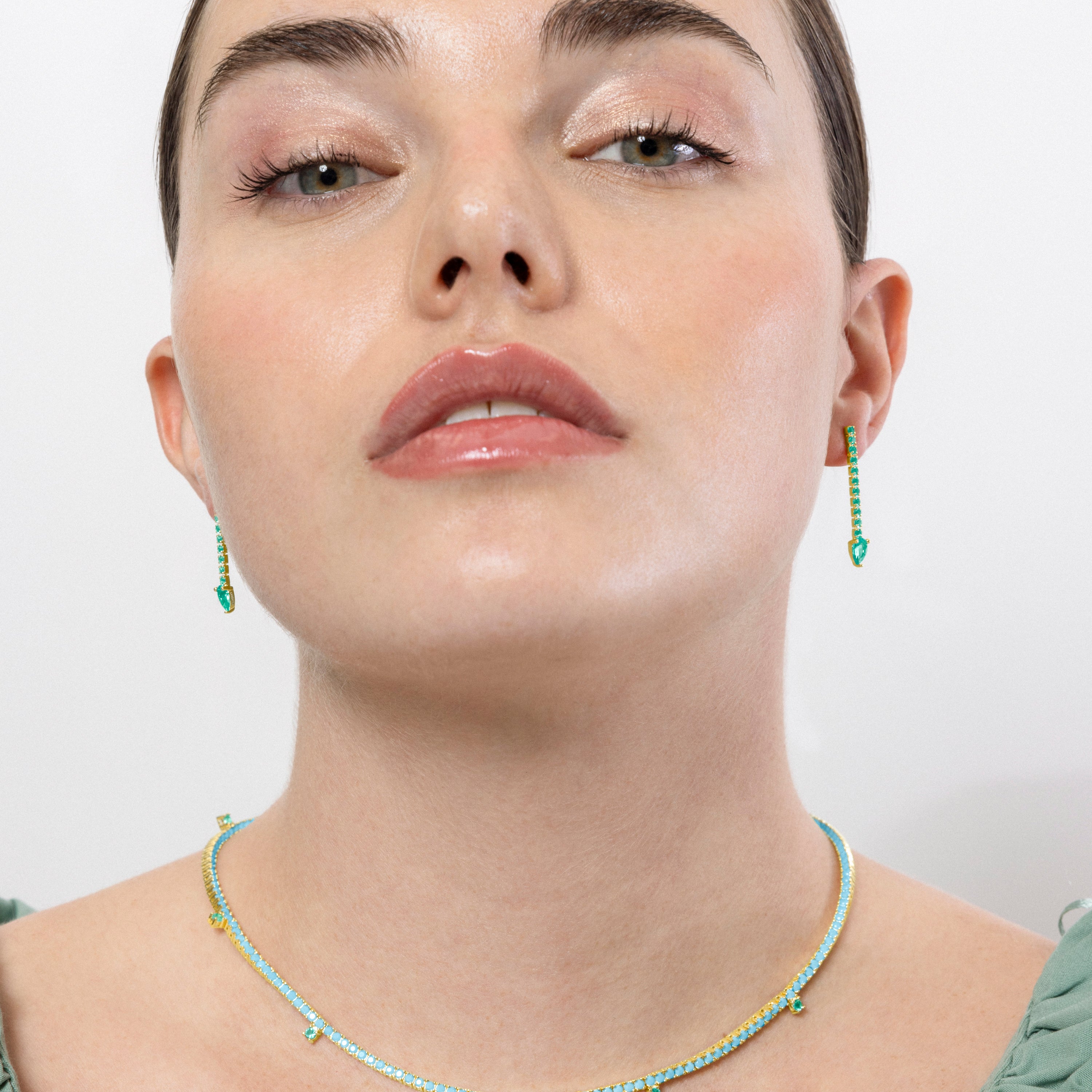 Pendientes de Plata de Ley 925 y Cuarzo Hidrotermal Verde Claro acabados en oro amarillo de 18k - Uri