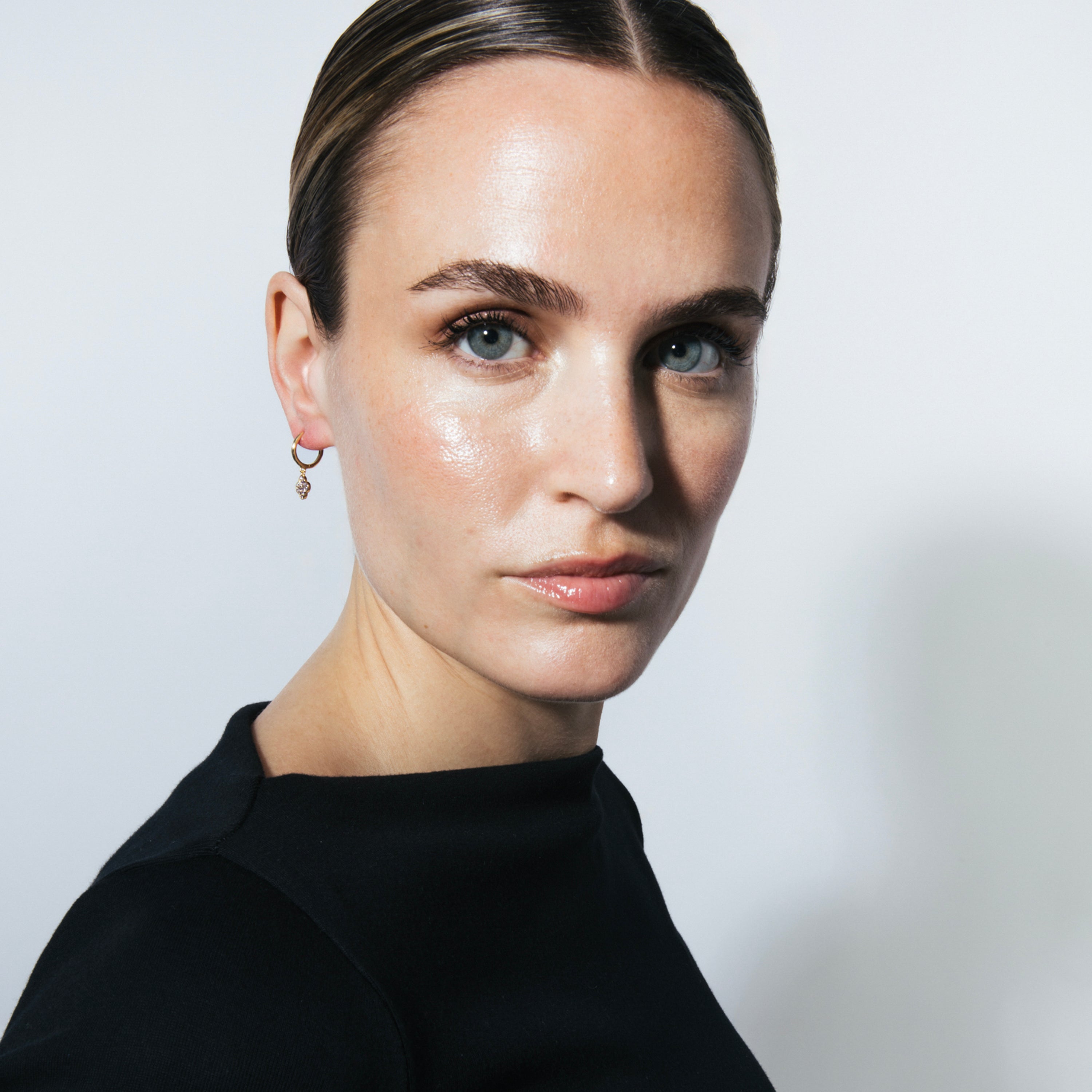 Pendientes de Plata de Ley 925 y Circonita Amatista acabado en oro amarillo 18k - Grukmu