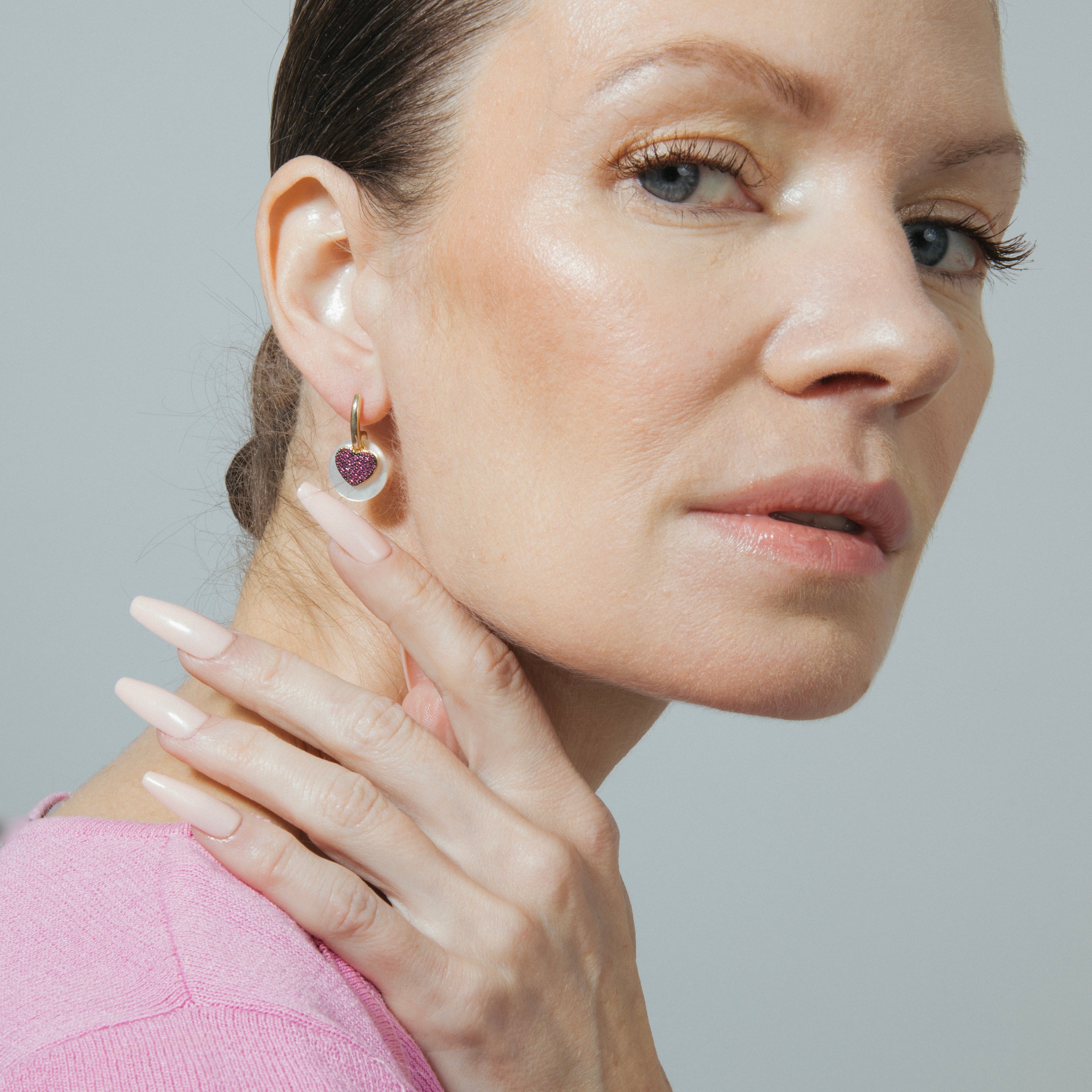 Pendientes de Plata de Ley 925 y Circonita Rubí acabado en oro amarillo 18k - Heart