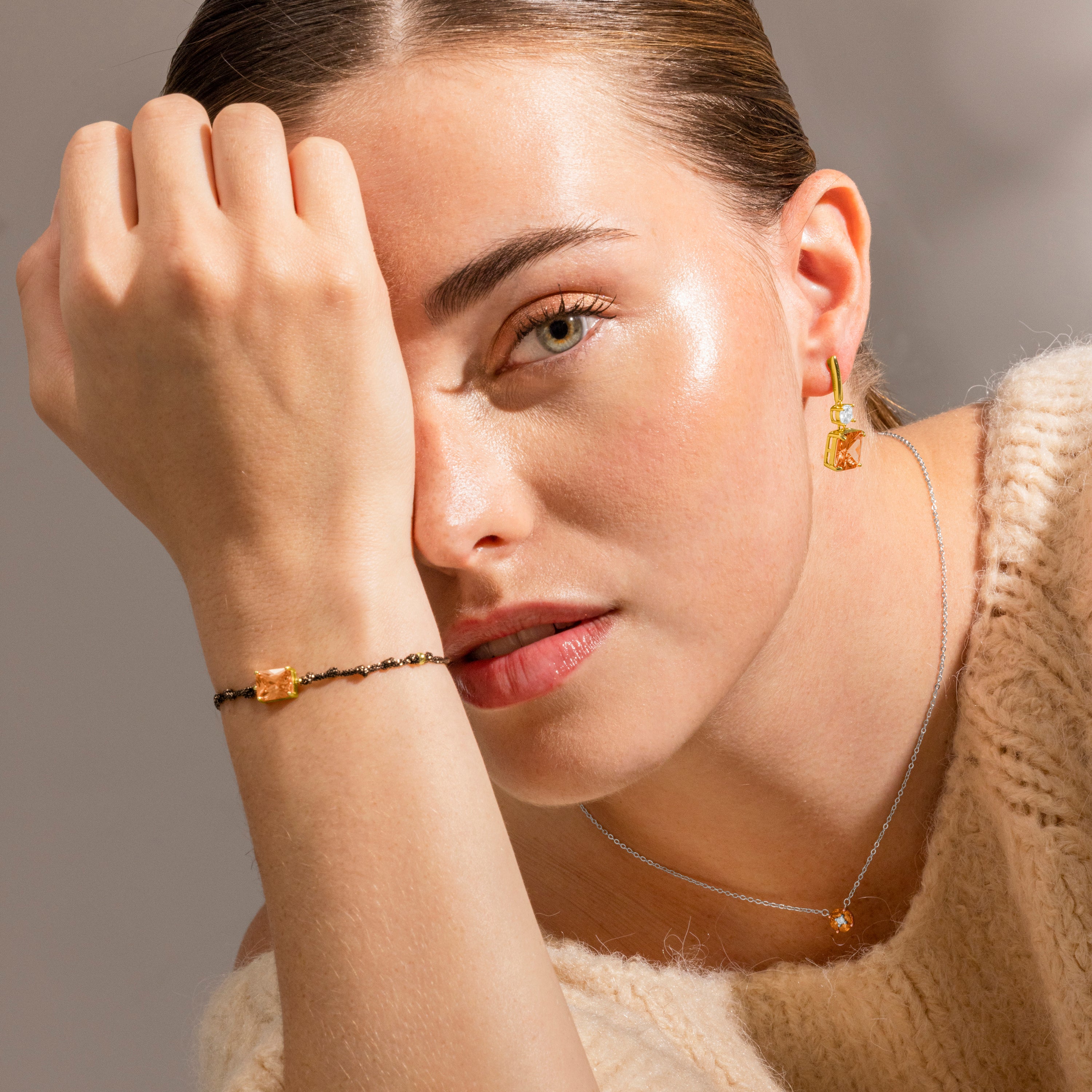 Pendientes de Plata de Ley 925 y Circonita Champagne acabado oro 18k - Askuo