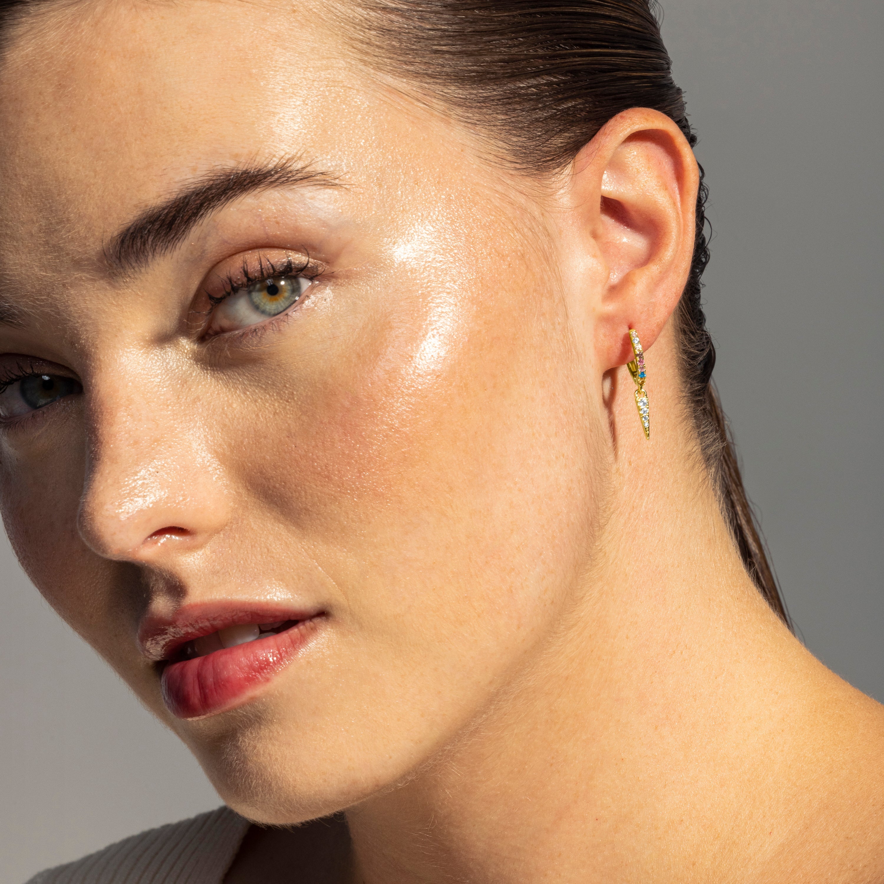 Pendientes de Plata de Ley 925 con Circonita Multicolor acabados en oro amarillo 18K - Atrie