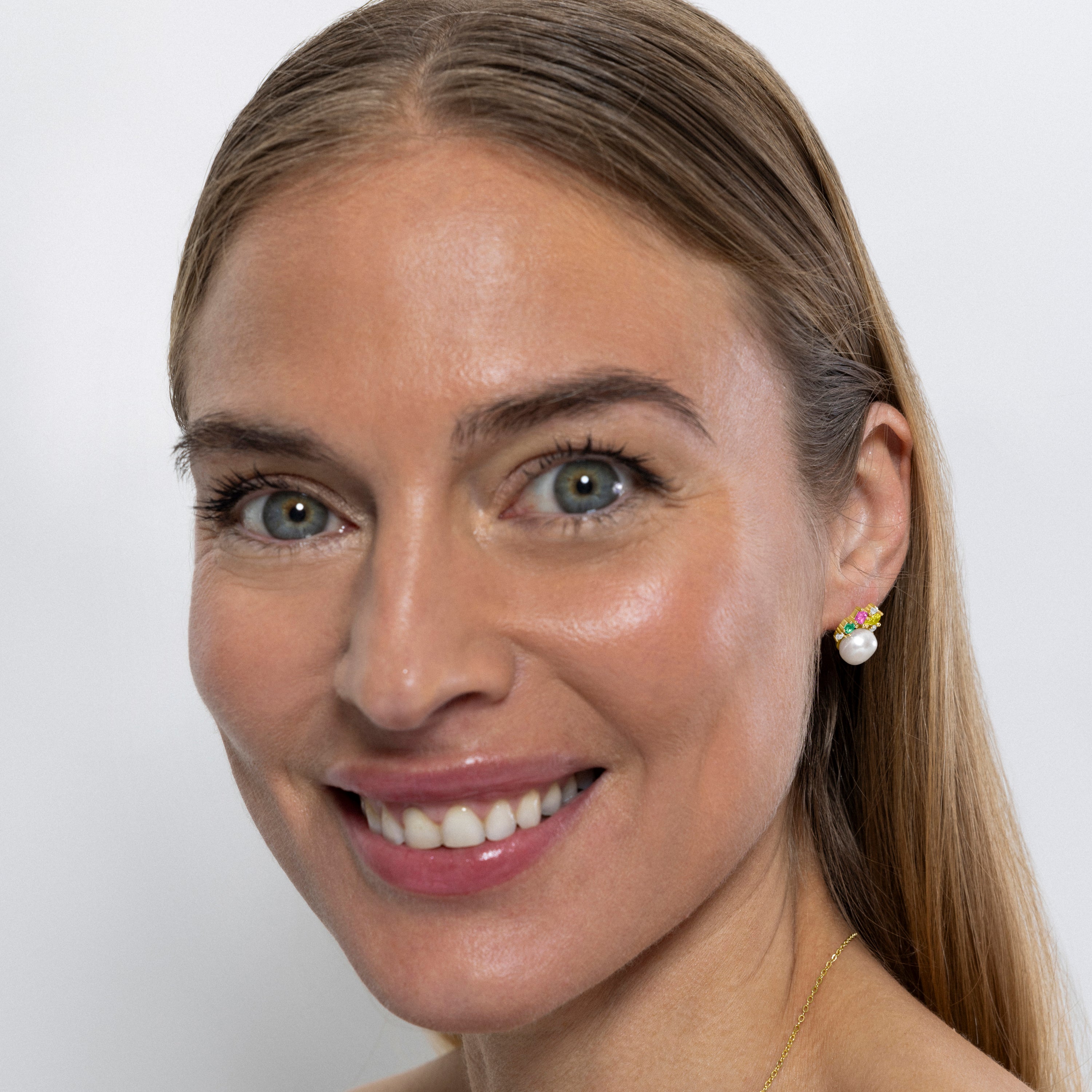 Pendientes de Plata de Ley 925 y Circonita Multicolor acabados en oro amarillo de 18k - Nurli