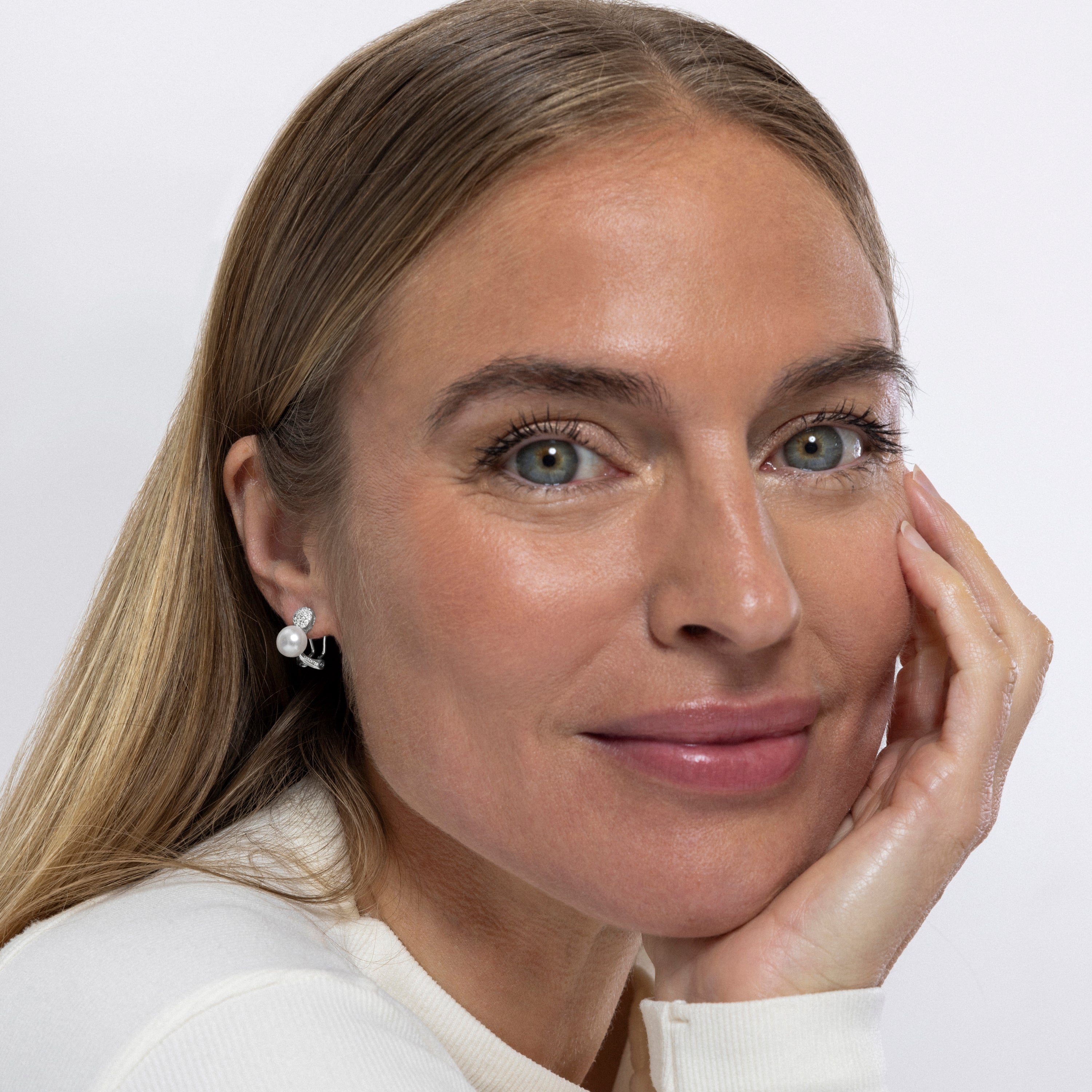 Pendientes de Plata de Ley 925 y Perla Blanca acabados en rodio - Saayn