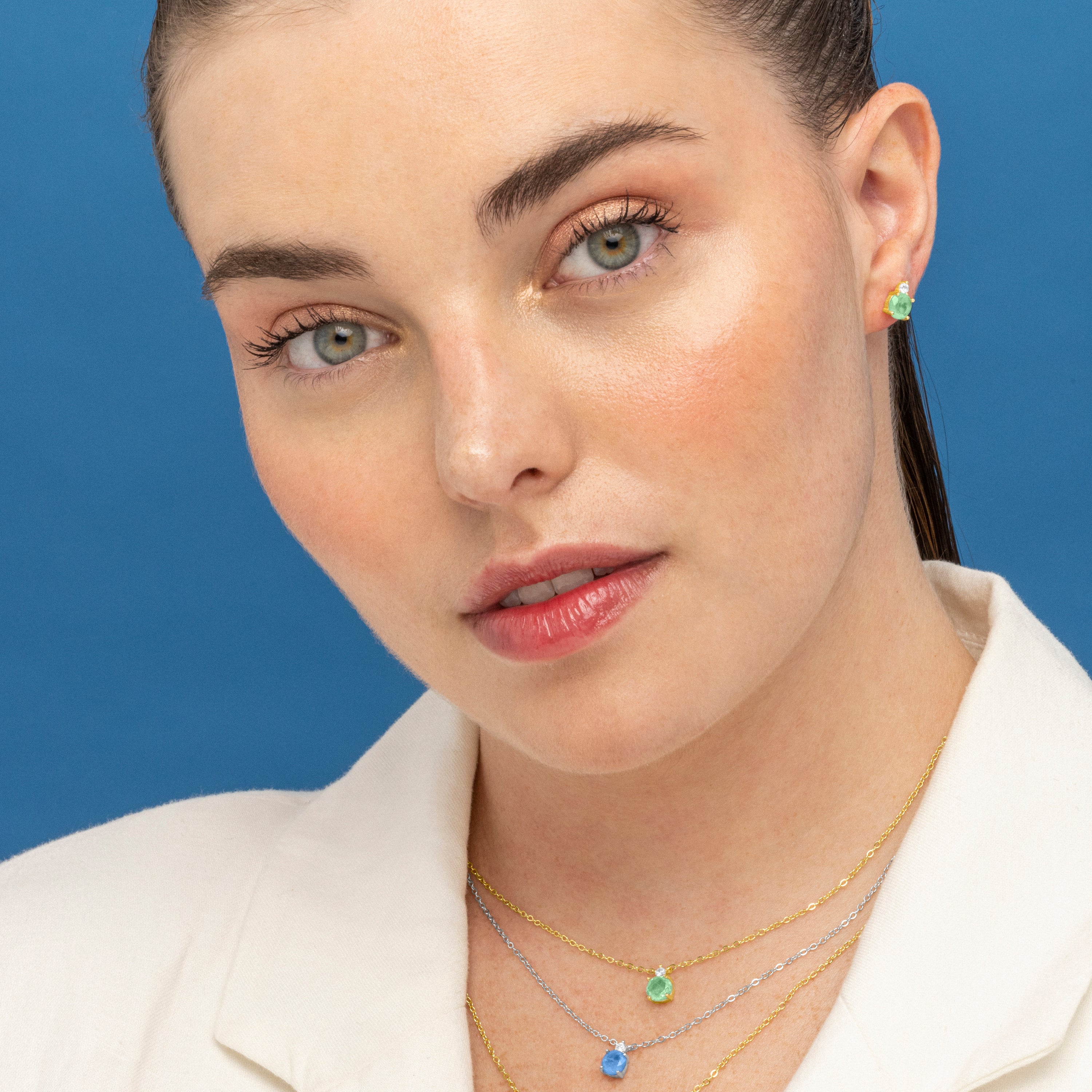 Pendientes de Plata de Ley 925 y Cuarzo Hidrotermal Verde Pastel acabado oro 18k - Akma