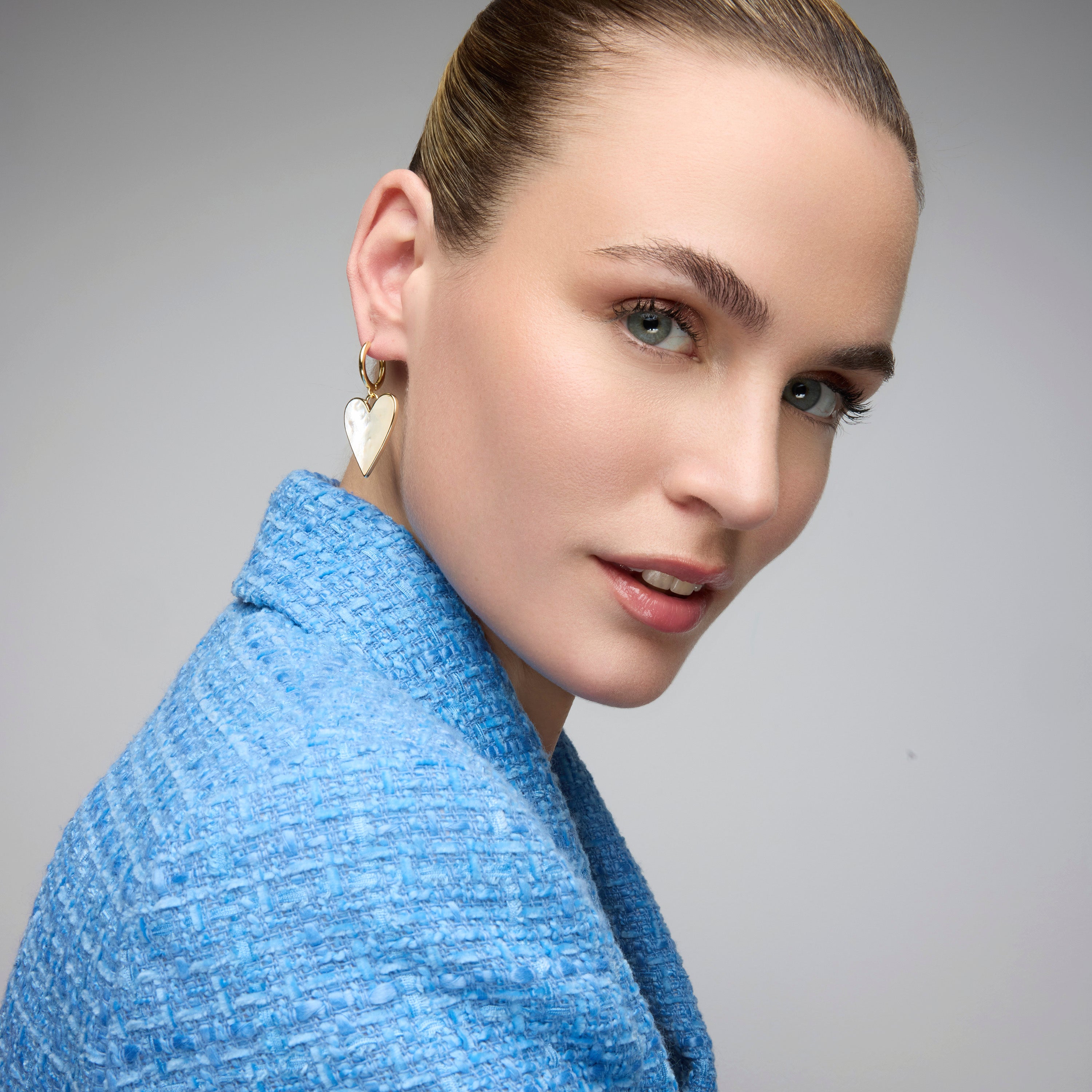 Pendientes de Plata de Ley 925 y Madreperla Blanca acabado oro amarillo de 18k - Akna