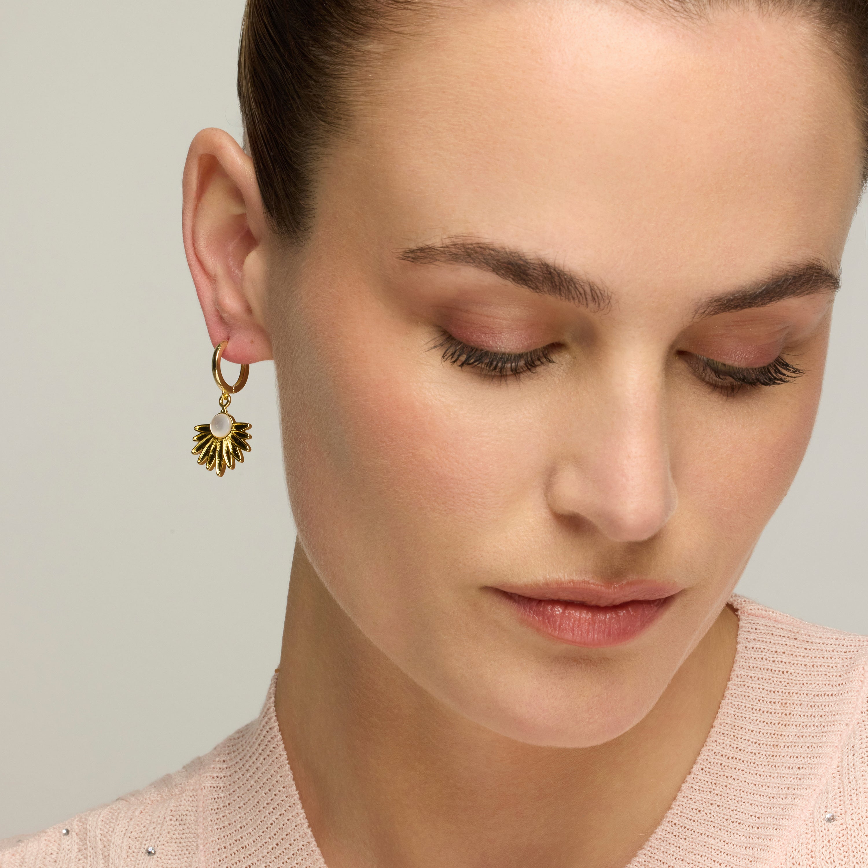 Pendientes de Plata de Ley 925 y Madreperla Blanca acabado oro amarillo de 18k - Lalai