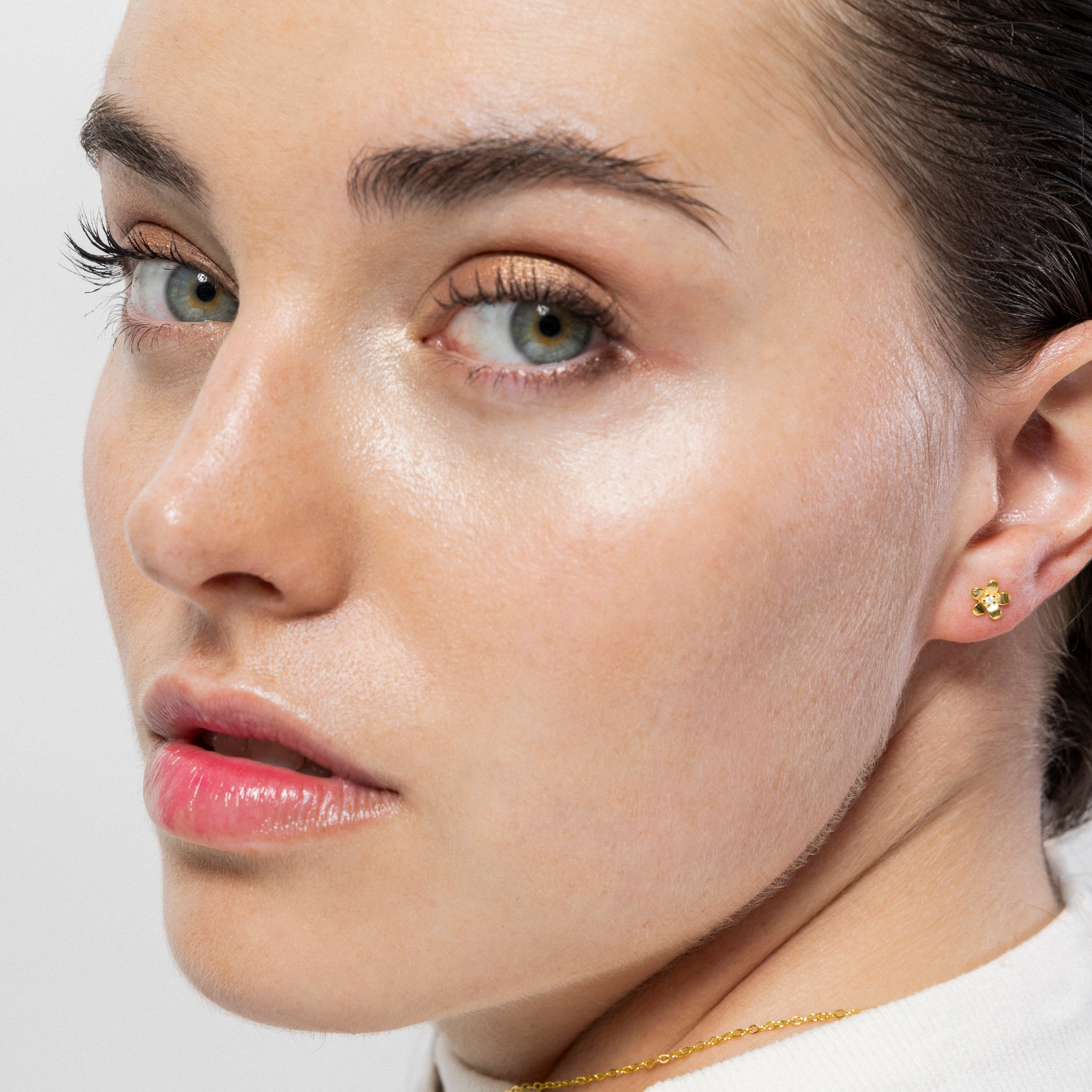 Pendientes de Plata de Ley 925 y Circonita Brillante acabados en oro amarillo de 18k - Flor