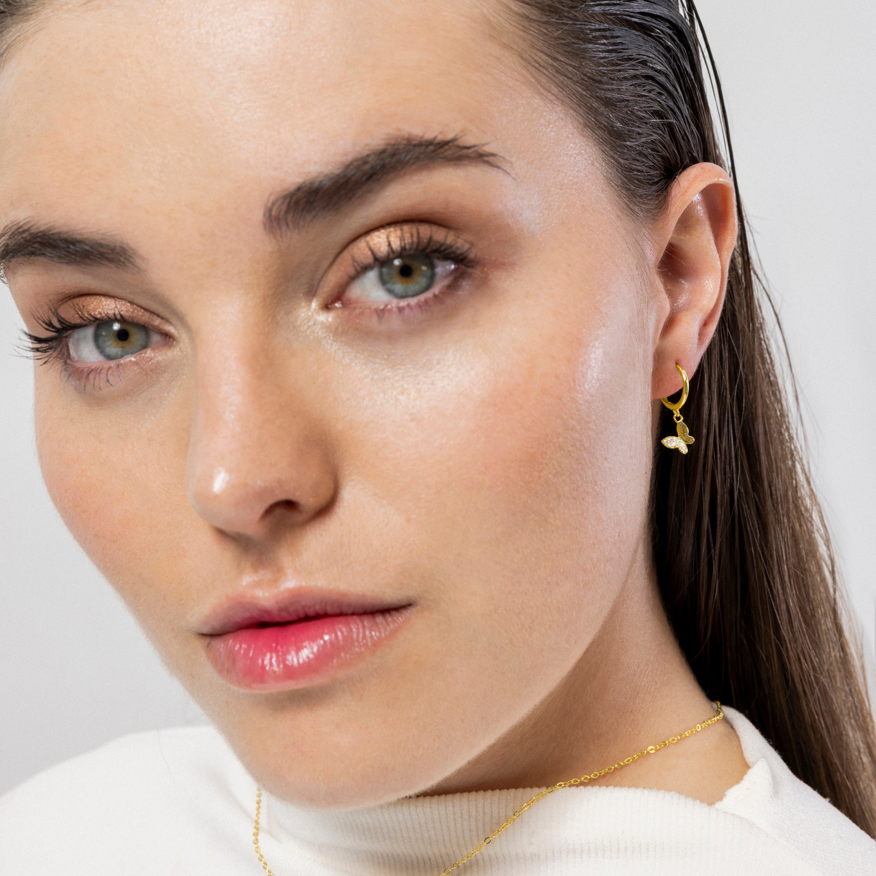 Pendientes de Plata de Ley 925 y Circonita Brillante acabados en oro amarillo de 18k - Mariposa