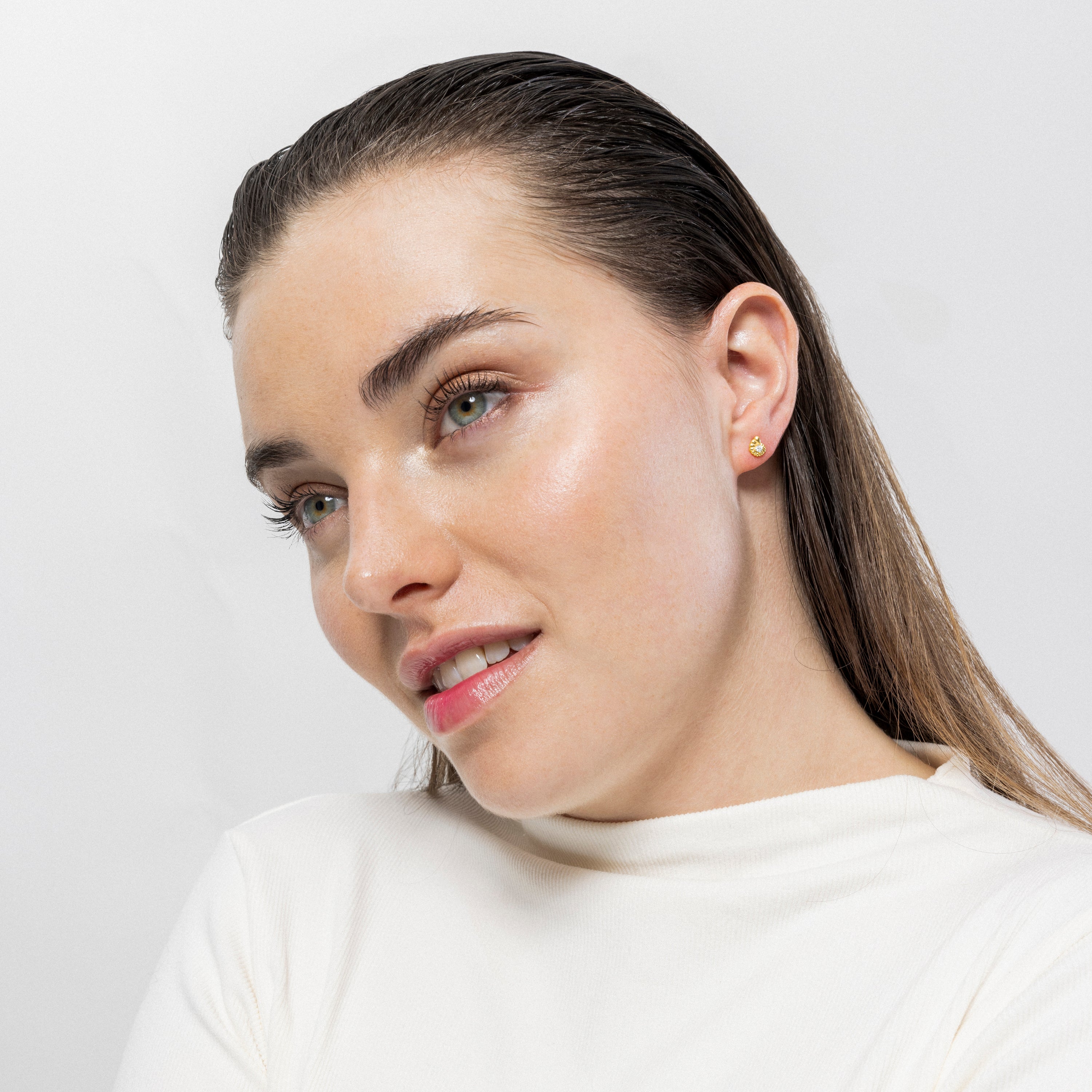 Pendientes de Plata de Ley 925 y Circonita Brillante acabados en oro amarillo de 18k - Caracola