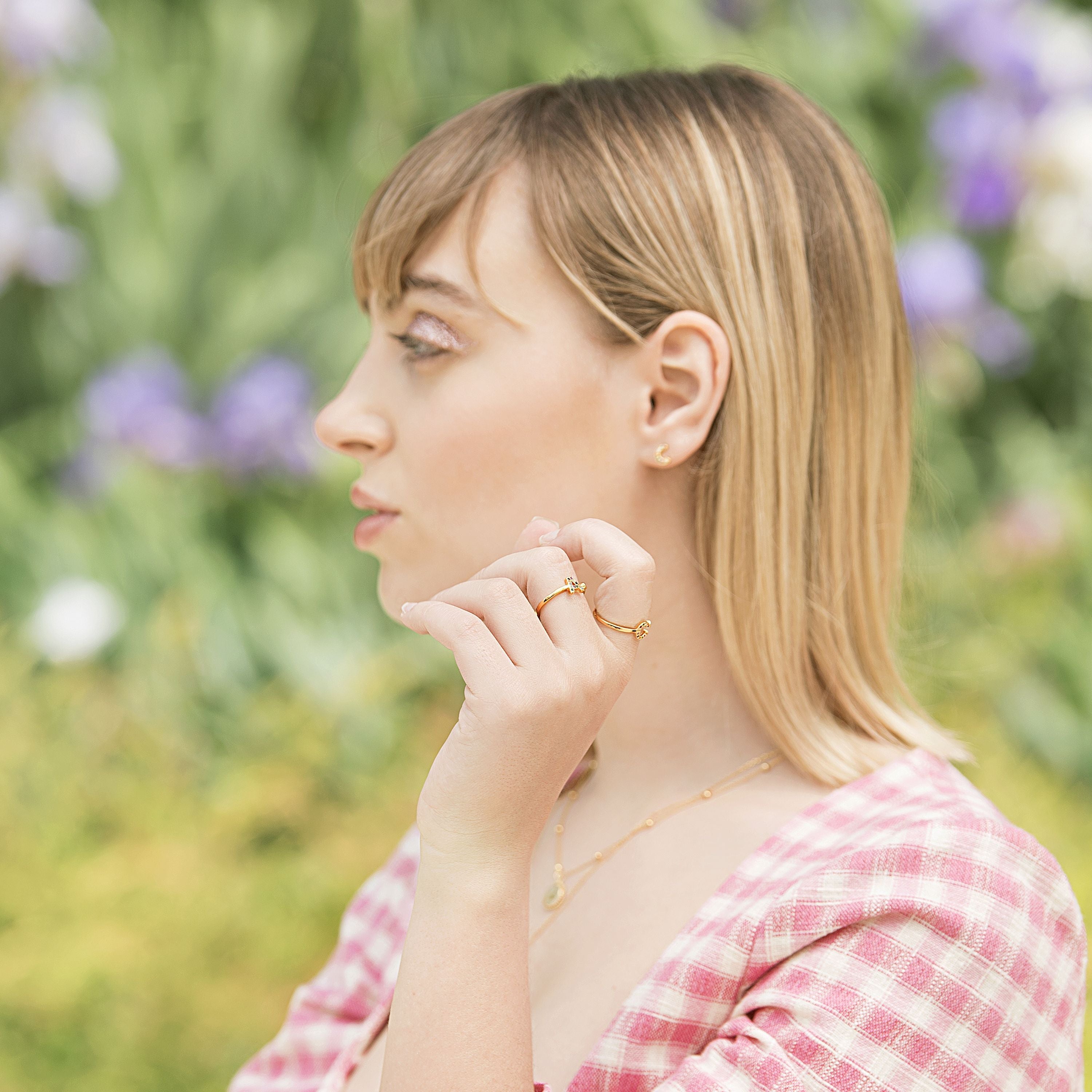 Anillo de Plata de Ley 925 con Circonita Multicolor acabado en oro amarillo de 18K - Alphabet