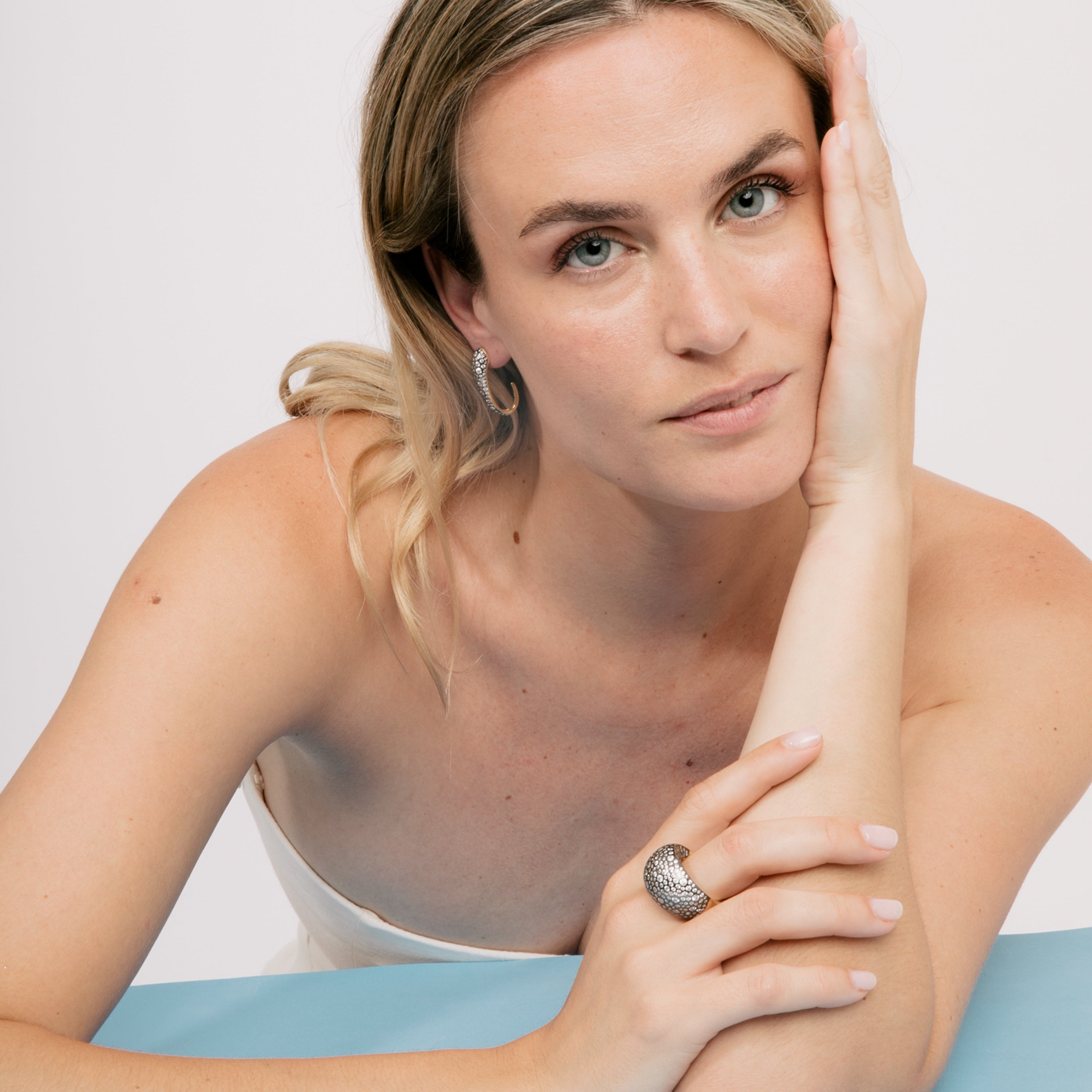 Anillo de Plata de Ley 925 y Circonita Brillante acabado en oro amarillo 18k - Sirian