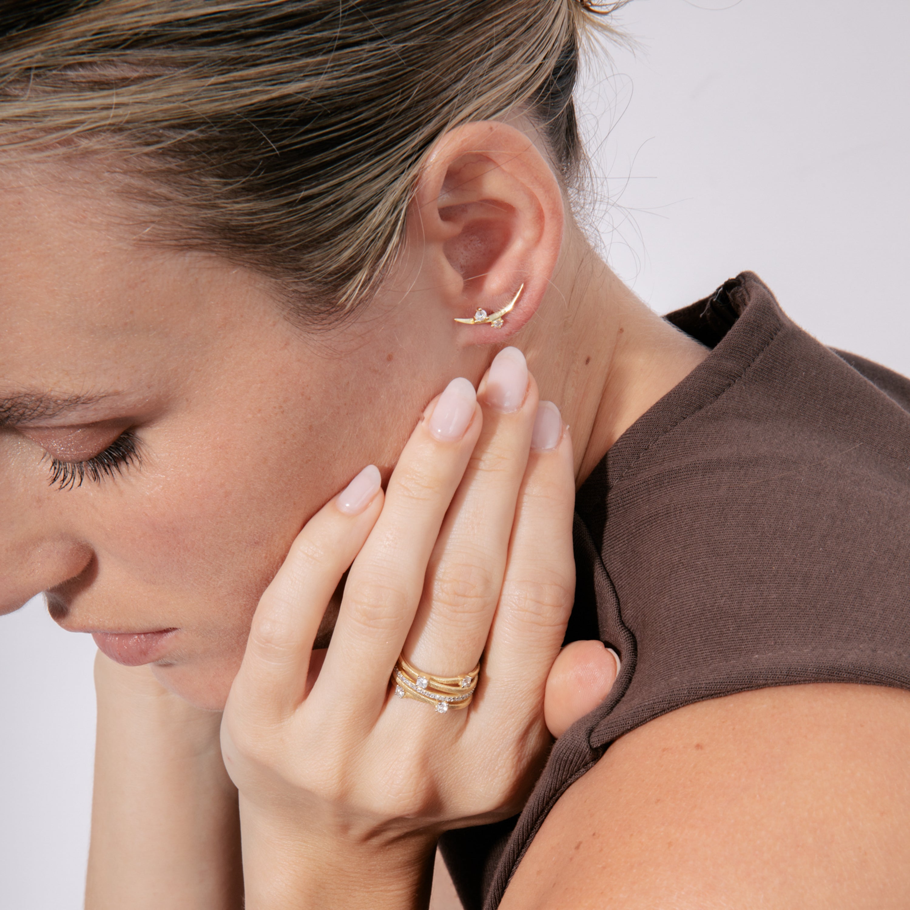 Anillo de Plata de Ley 925 y Circonita Brillante acabado en oro amarillo 18k - Mokio