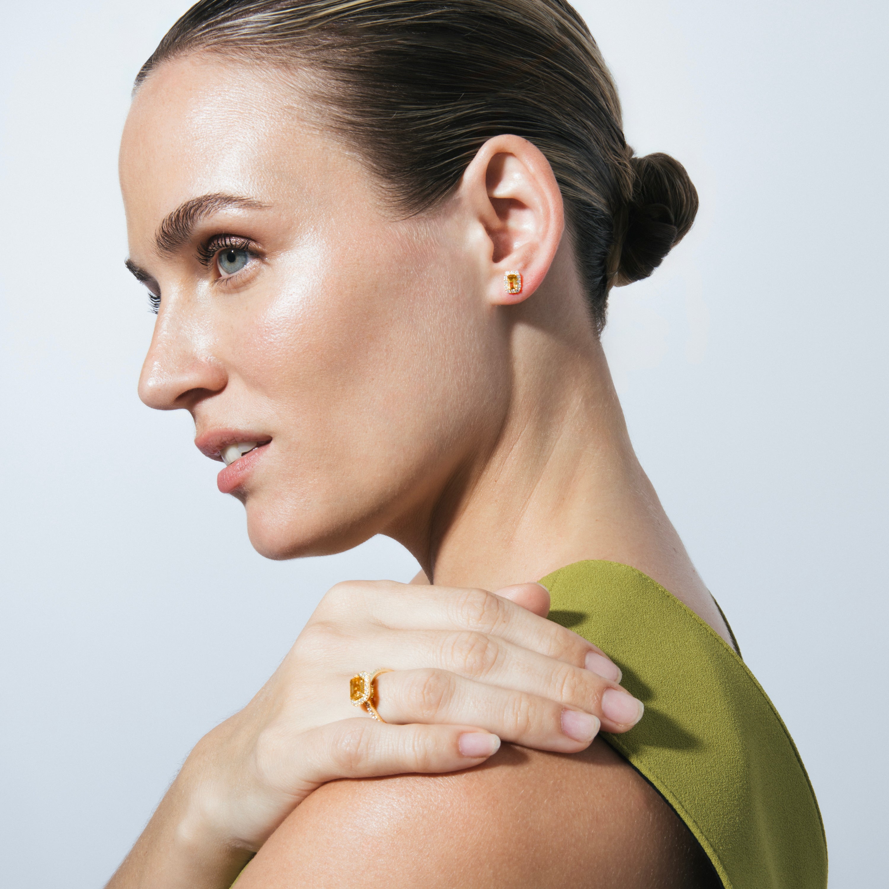 Anillo de Plata de Ley 925 y Circonita Citrino acabado en oro amarillo 18k - Singaz