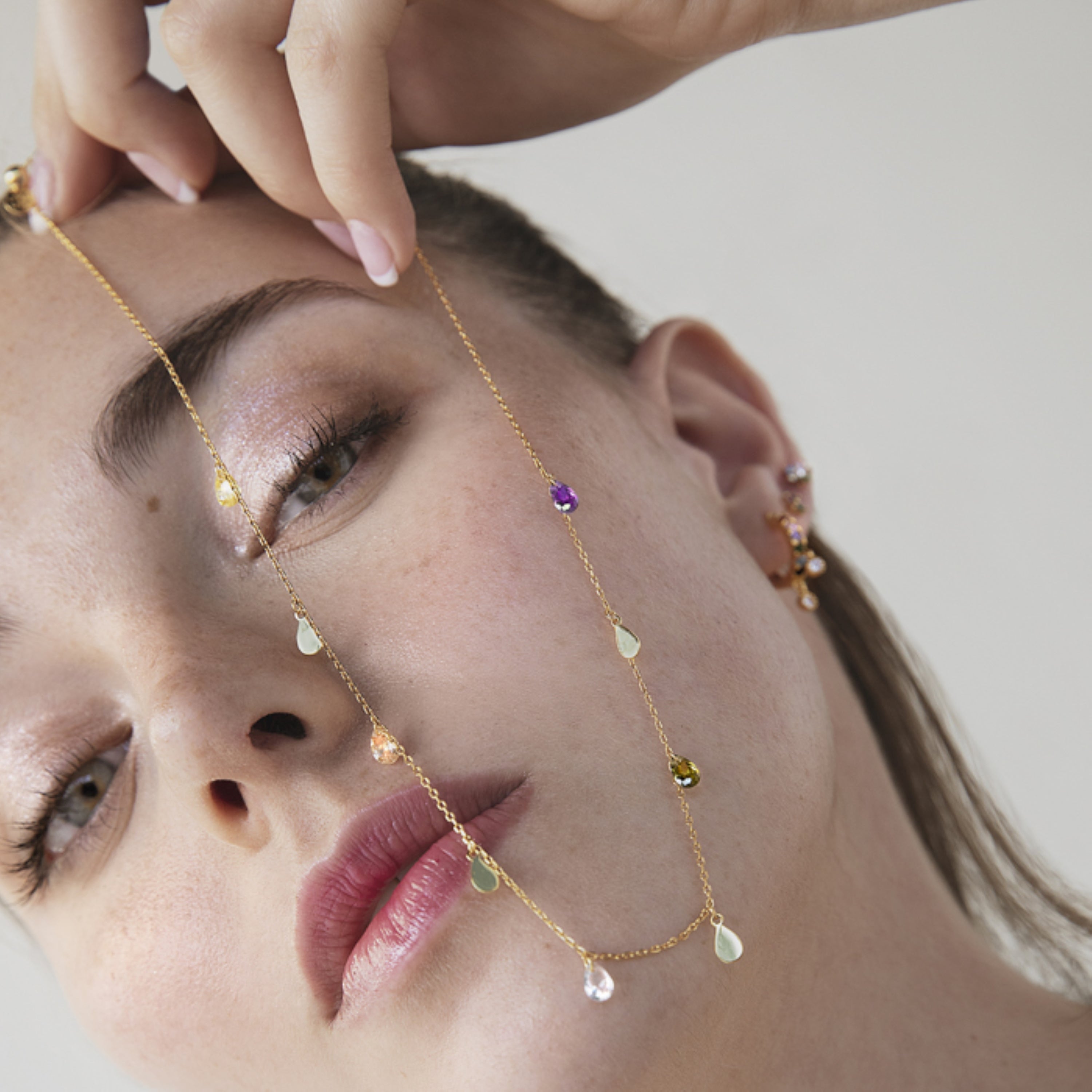 Collar de Plata de Ley 925 con Circonita Multicolor acabado en oro amarillo de 18K - Saon