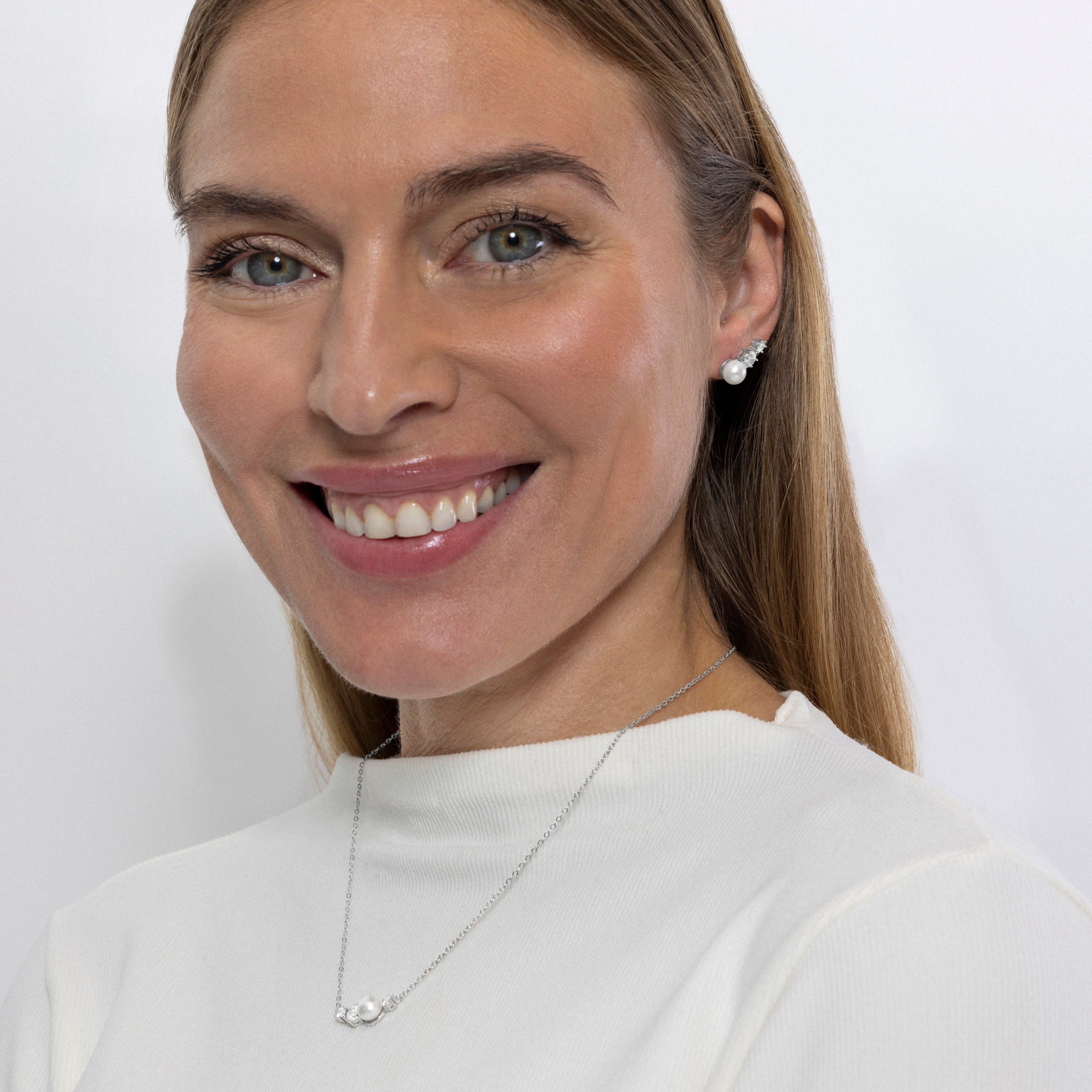 Collar de Plata de Ley 925 y Perla Blanca acabado en rodio - Rashu