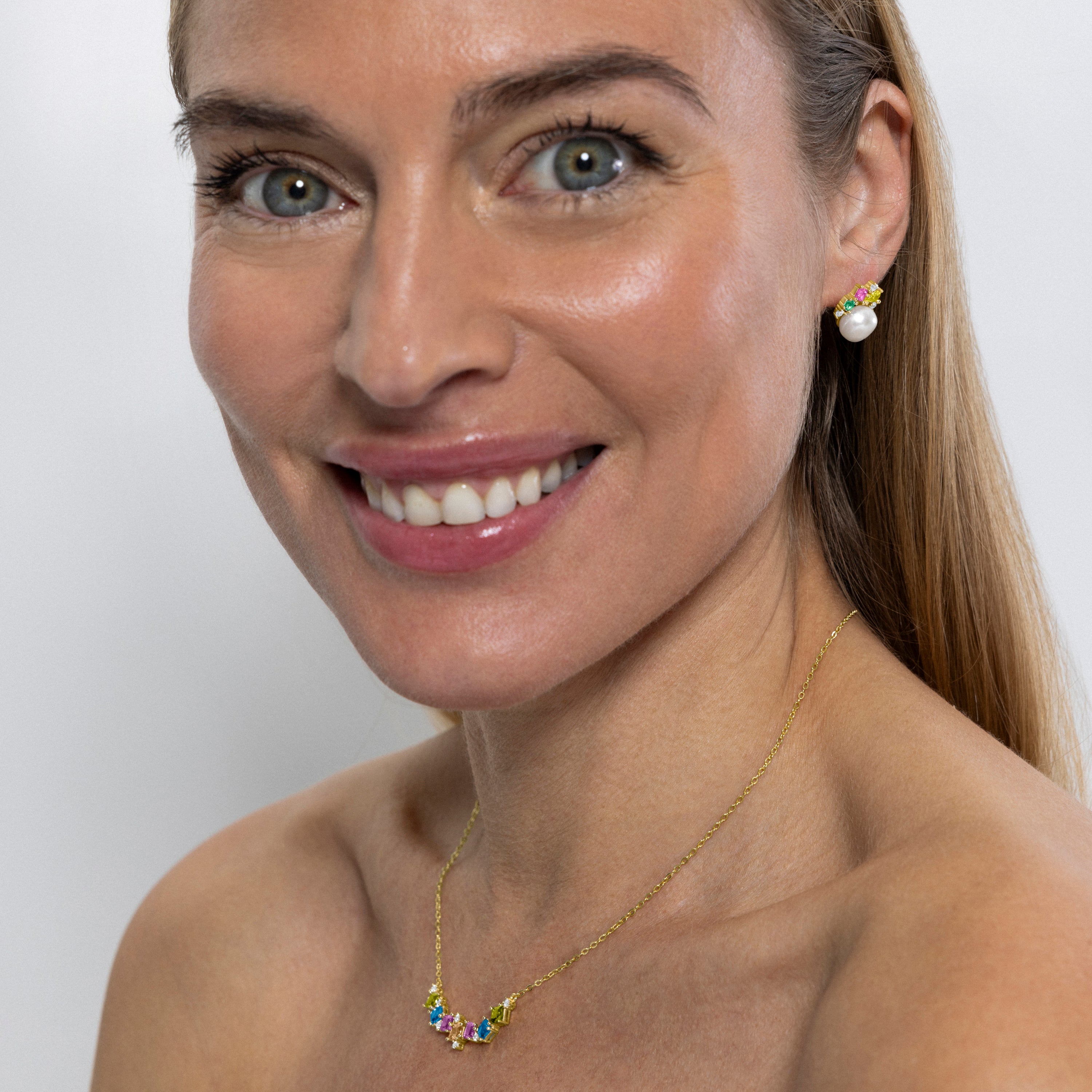 Collar de Plata de Ley 925 y Circonita Multicolor acabado en oro amarillo de 18k - Akma