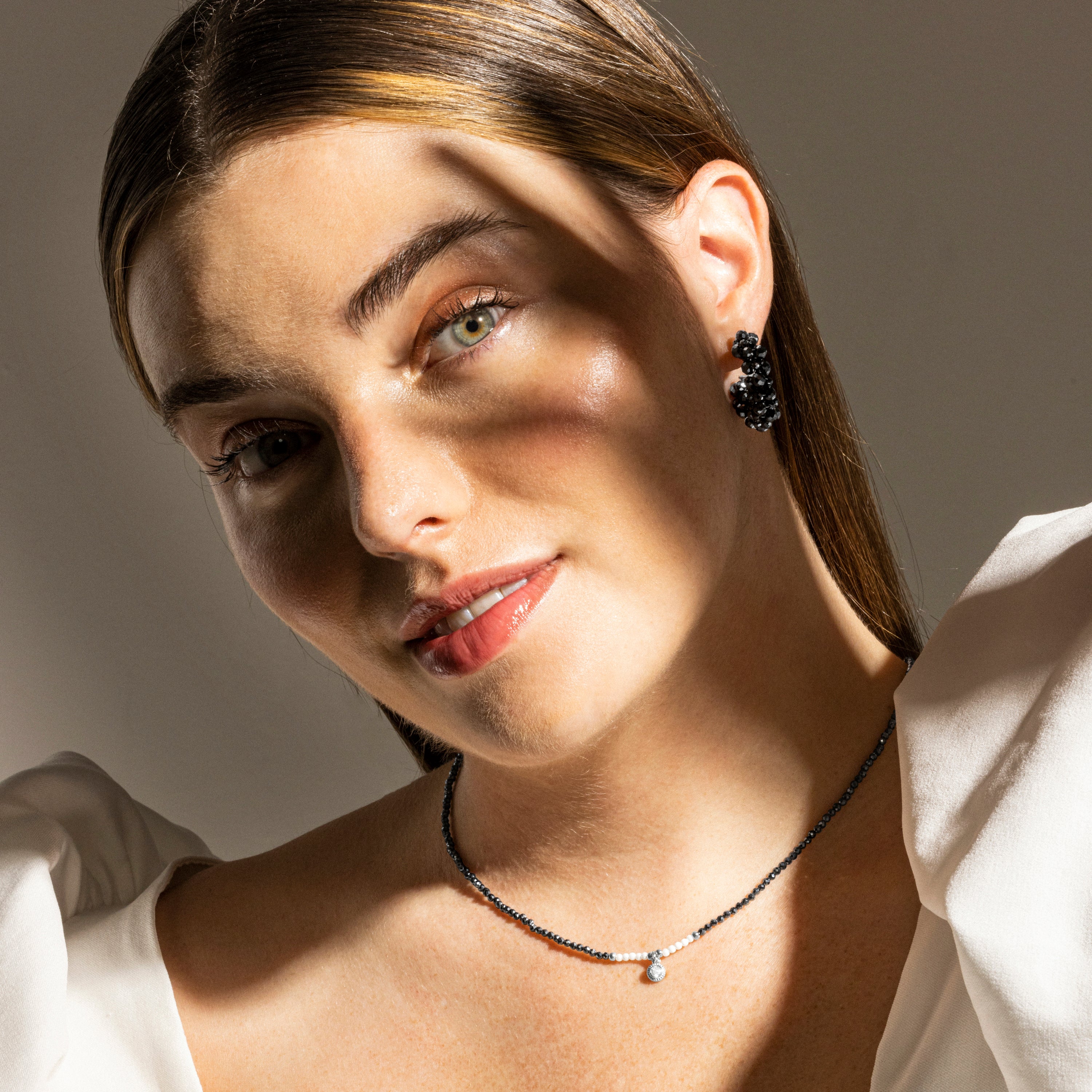 Collar de Plata de Ley 925 y Perla Blanca acabado en rodio - Miakde