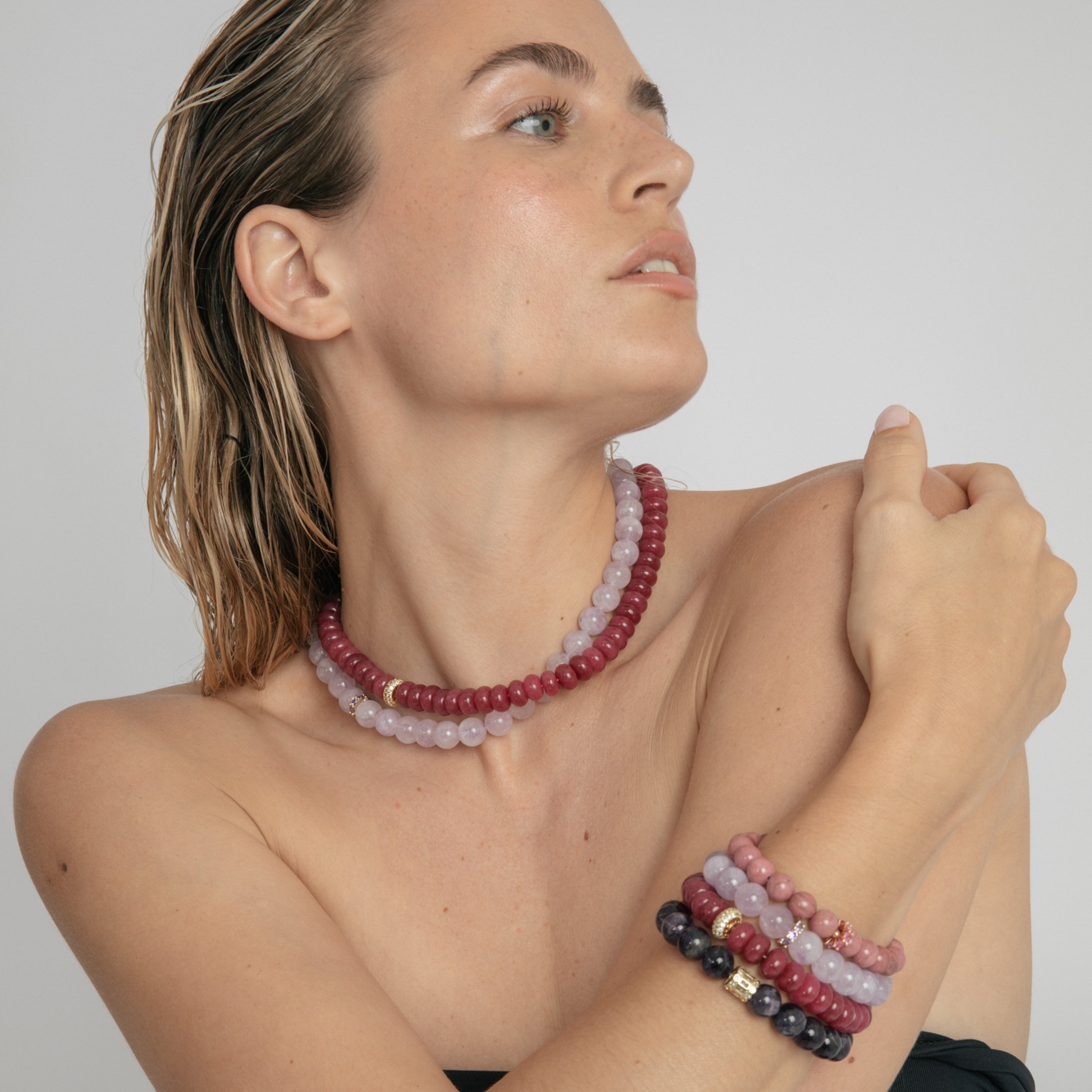 Collar de Plata de Ley 925 y Jade Rojo acabado en oro amarillo 18k - Ziafa