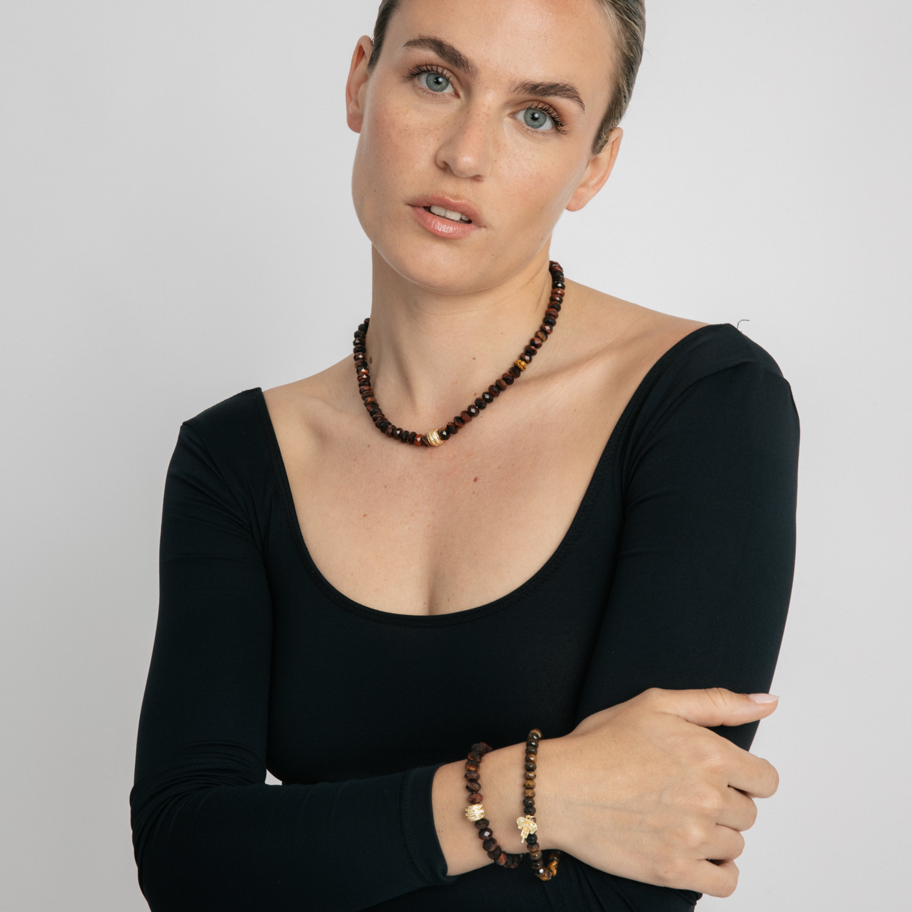 Collar de Plata de Ley 925 y Ojo de Tigre Rojo acabado en oro amarillo 18k - Arni