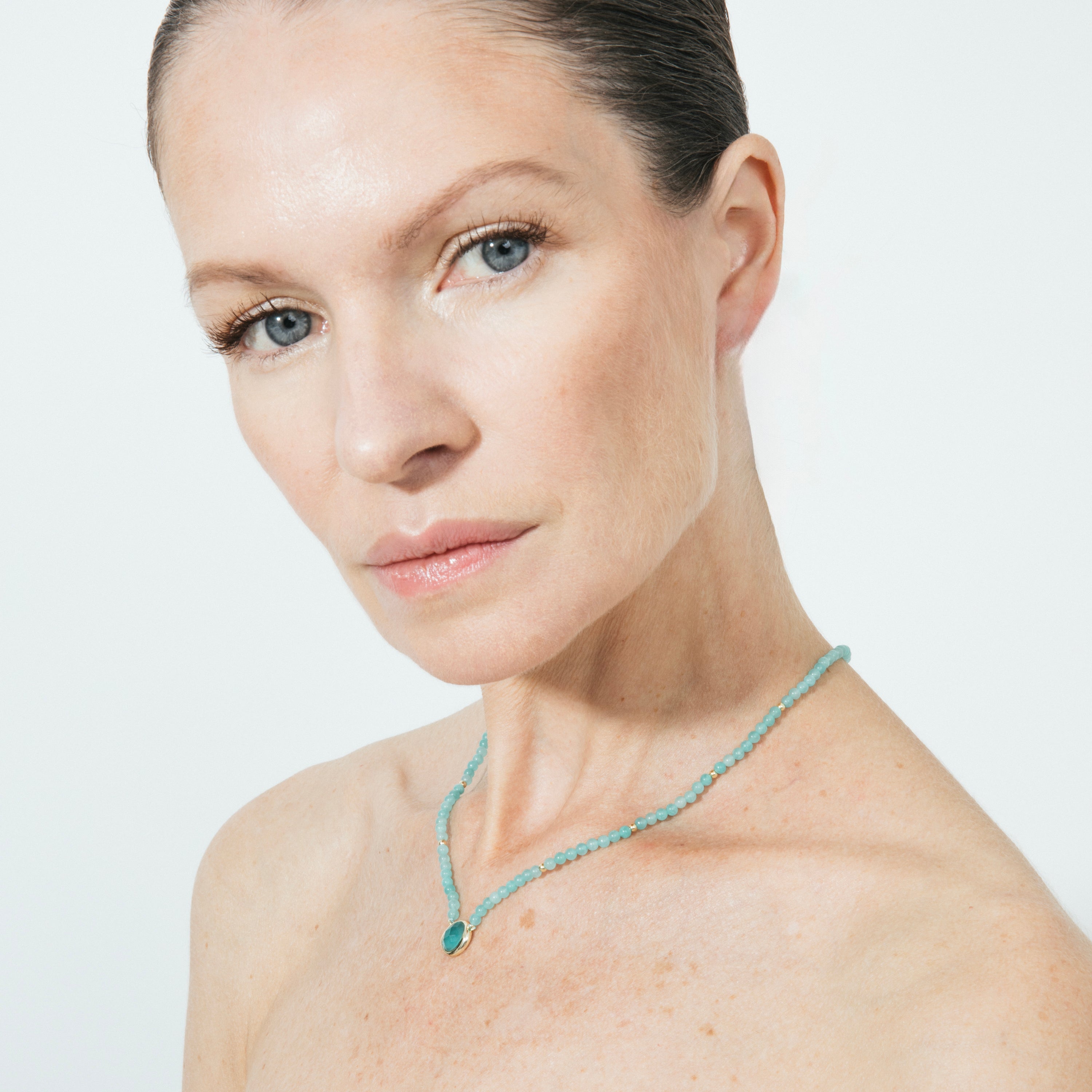 Collar de Plata de Ley 925 y Doblete Madreperla / Cuarzo Hidrotermal Verde acabado en oro amarillo 18k - Alqua